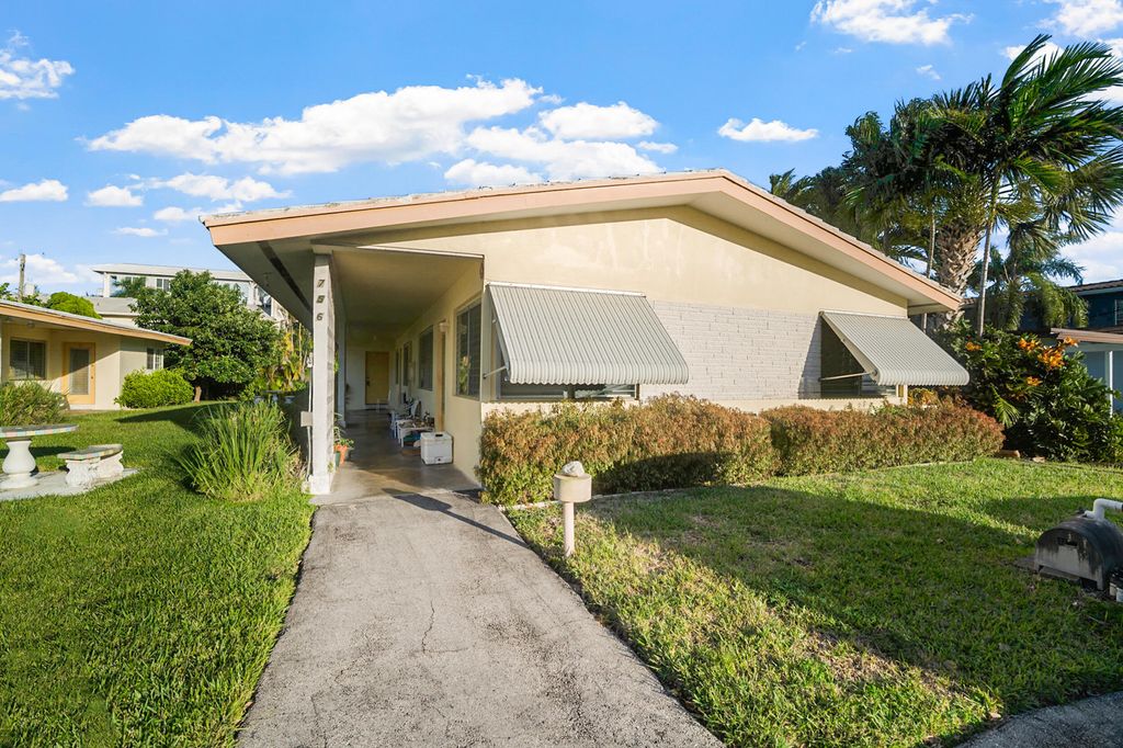 Photo of 756 SE 19 Avenue #2, Deerfield Beach, FL 33441 (MLS # B26009230)