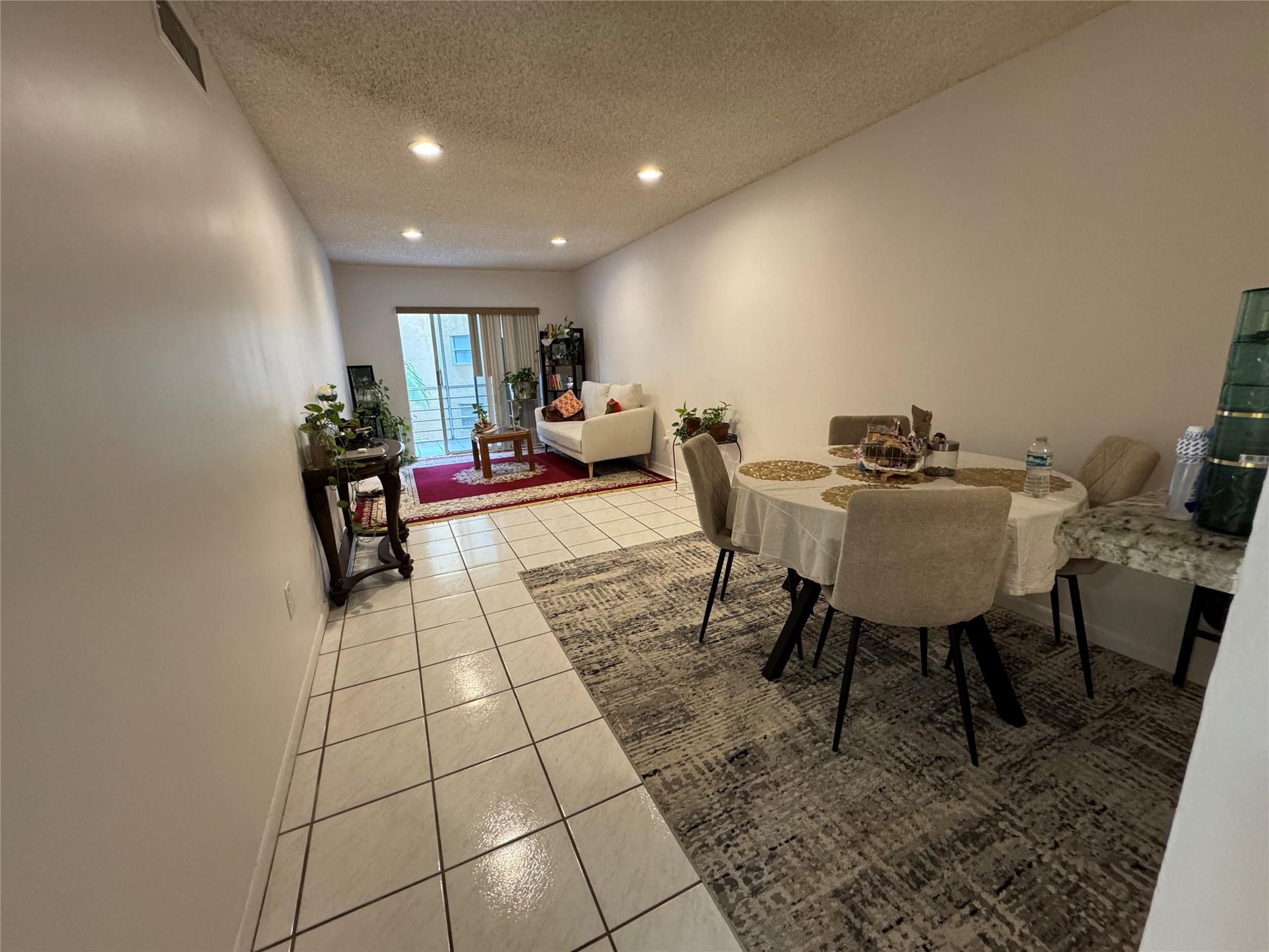 Spacious 1 Bedroom, 1.5 Bathroom condo located in the heart of Hollywood, just off Stirling Road. This well-maintained unit offers a comfortable layout and is ideally situated near major shopping centers, the iconic Hard Rock Casino, and a variety of restaurants and supermarkets. Enjoy the convenience of walking distance to places of worship and everyday essentials. Prime location with easy access to major highways—perfect for comfortable, connected living!