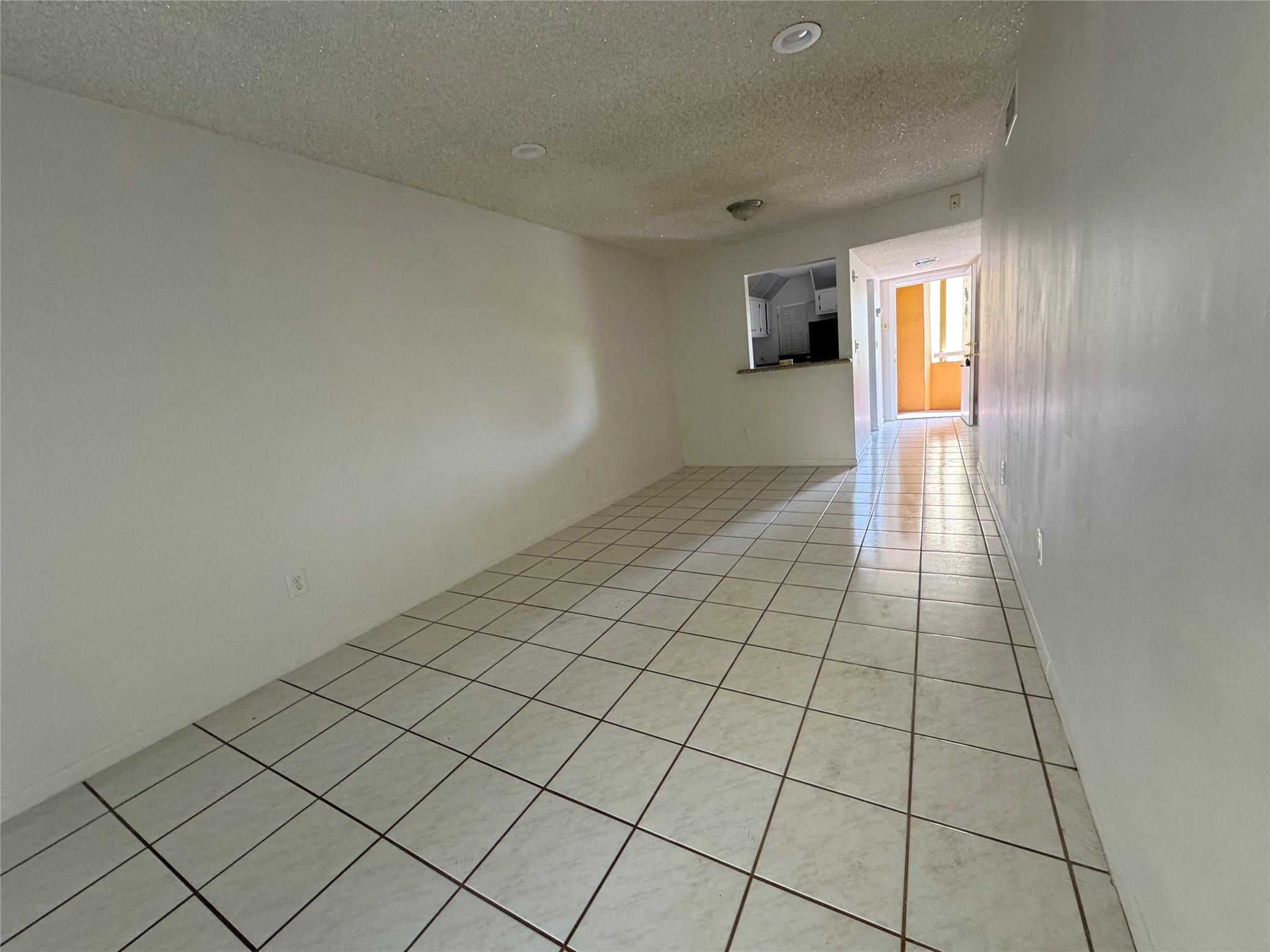 Spacious 1 Bedroom, 1.5 Bathroom condo located in the heart of Hollywood, just off Stirling Road. This well-maintained unit offers a comfortable layout and is ideally situated near major shopping centers, the iconic Hard Rock Casino, and a variety of restaurants and supermarkets. Enjoy the convenience of walking distance to places of worship and everyday essentials. Prime location with easy access to major highways—perfect for comfortable, connected living!