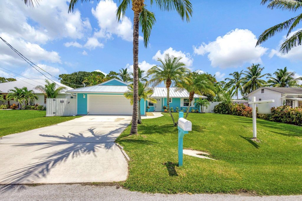 Photo of 8285 SE Pinehaven Avenue, Hobe Sound, FL 33455 (MLS # R11012716)