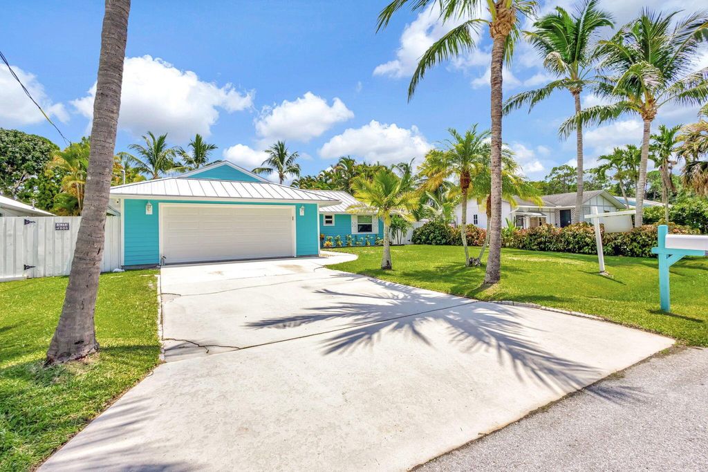 Photo of 8285 SE Pinehaven Avenue, Hobe Sound, FL 33455 (MLS # R11012716)