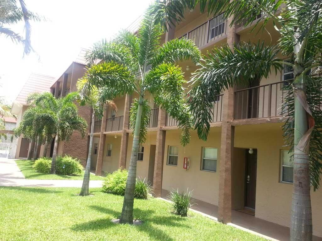 Photo of 120 Sparrow Drive #115, Royal Palm Beach, FL 33411 (MLS # B26016553)