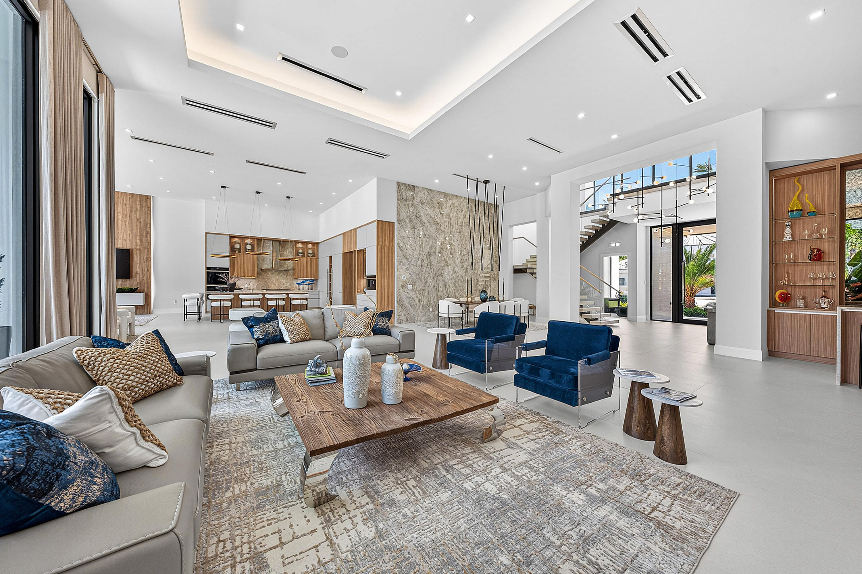 LAKE ESTATES - Residential