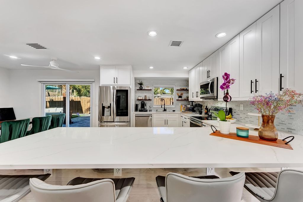 Photo of 707 W Boulevard Chatelaine, Delray Beach, FL 33445 (MLS # B26011783)