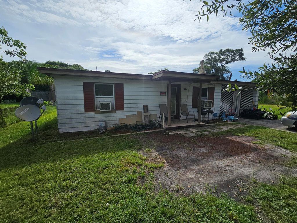 Photo of 412 N 38th Street, Fort Pierce, FL 34947 (MLS # R11018669)