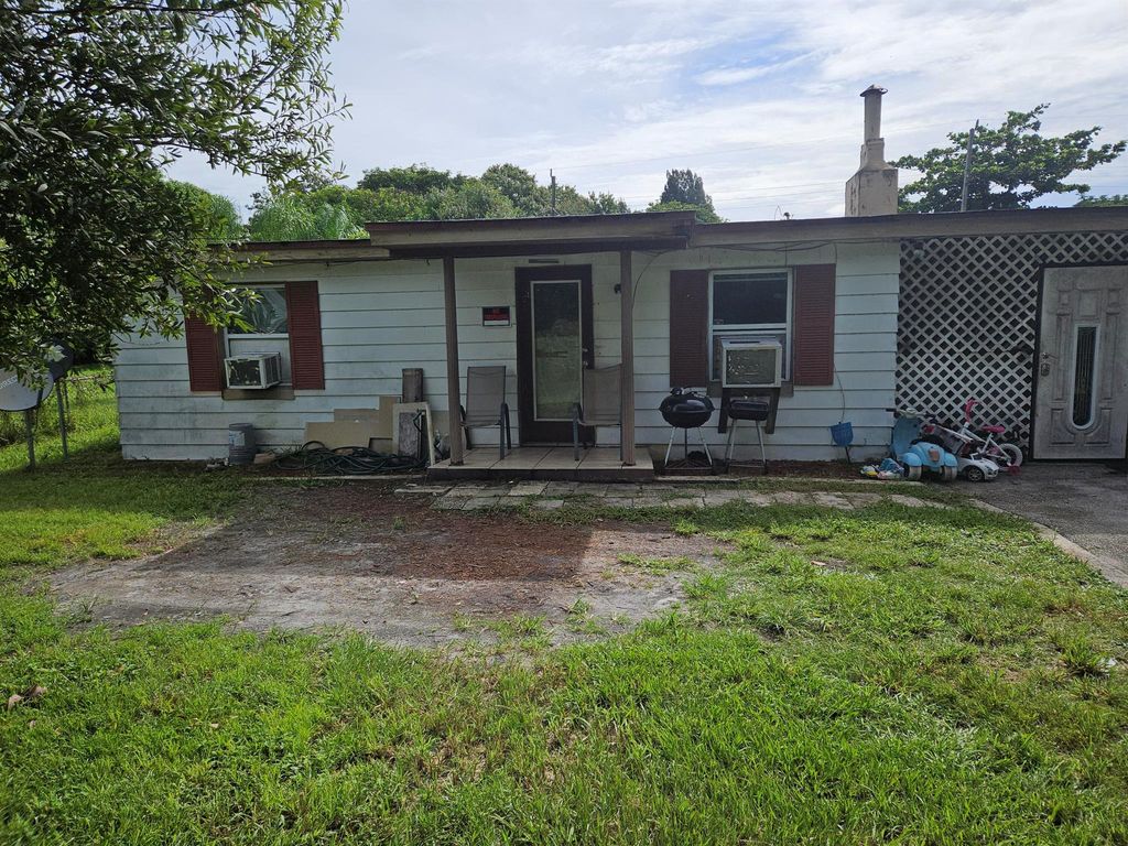 Photo of 412 N 38th Street, Fort Pierce, FL 34947 (MLS # R11018669)