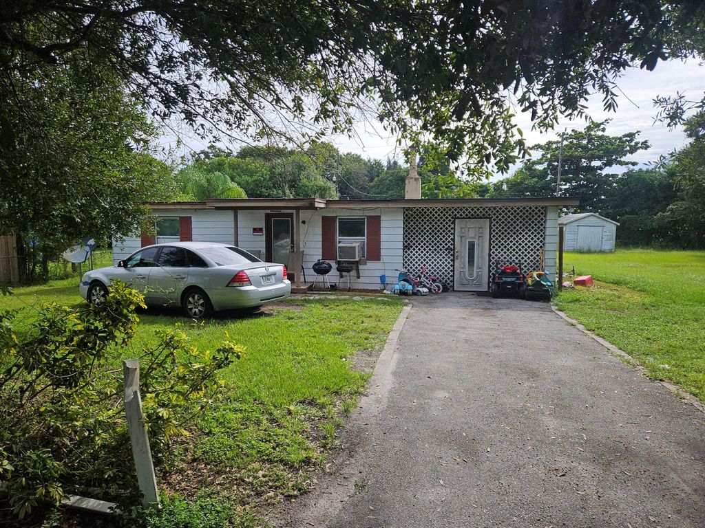 Photo of 412 N 38th Street, Fort Pierce, FL 34947 (MLS # R11018669)