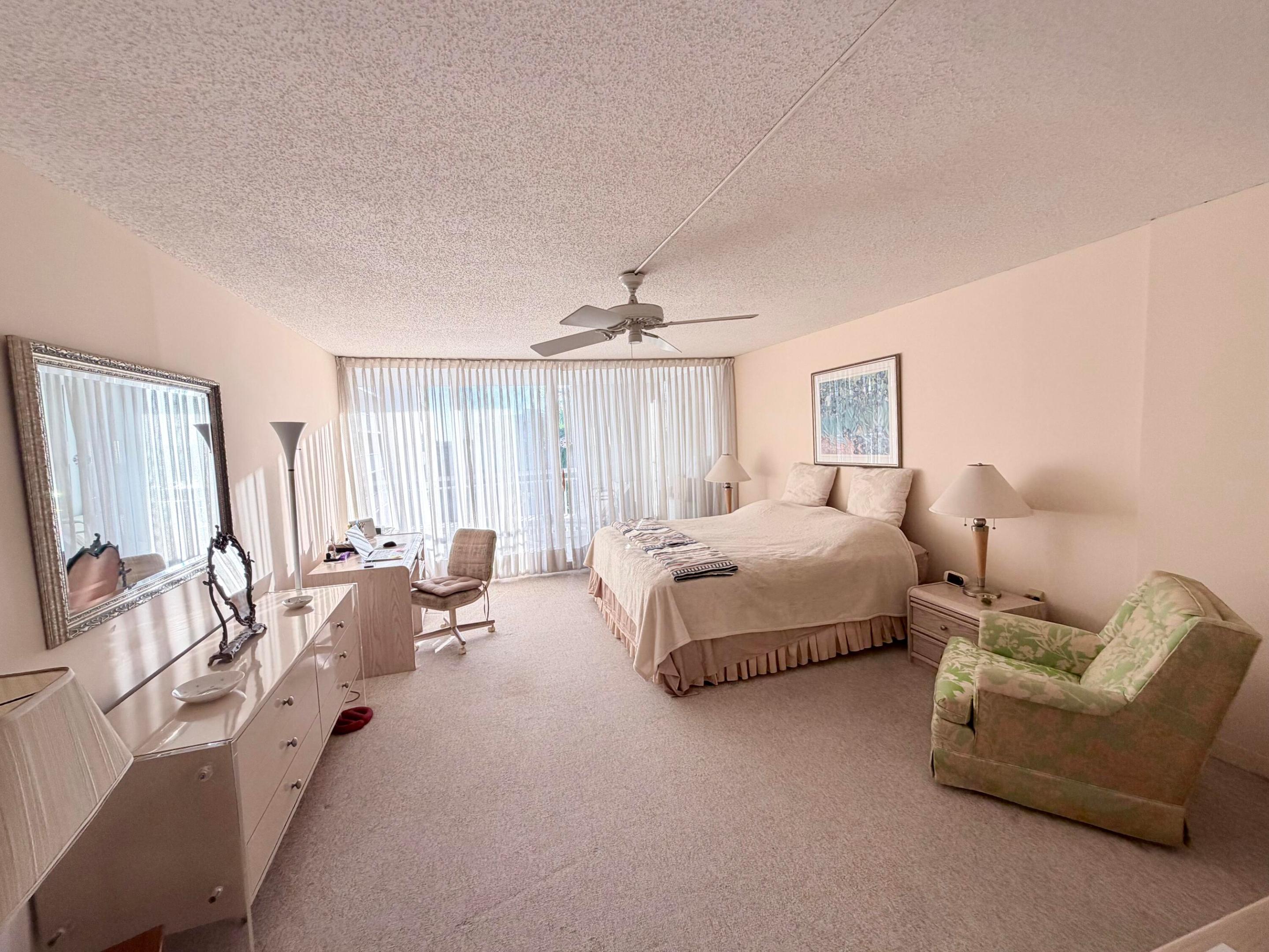 BARCLAY CONDO - Residential