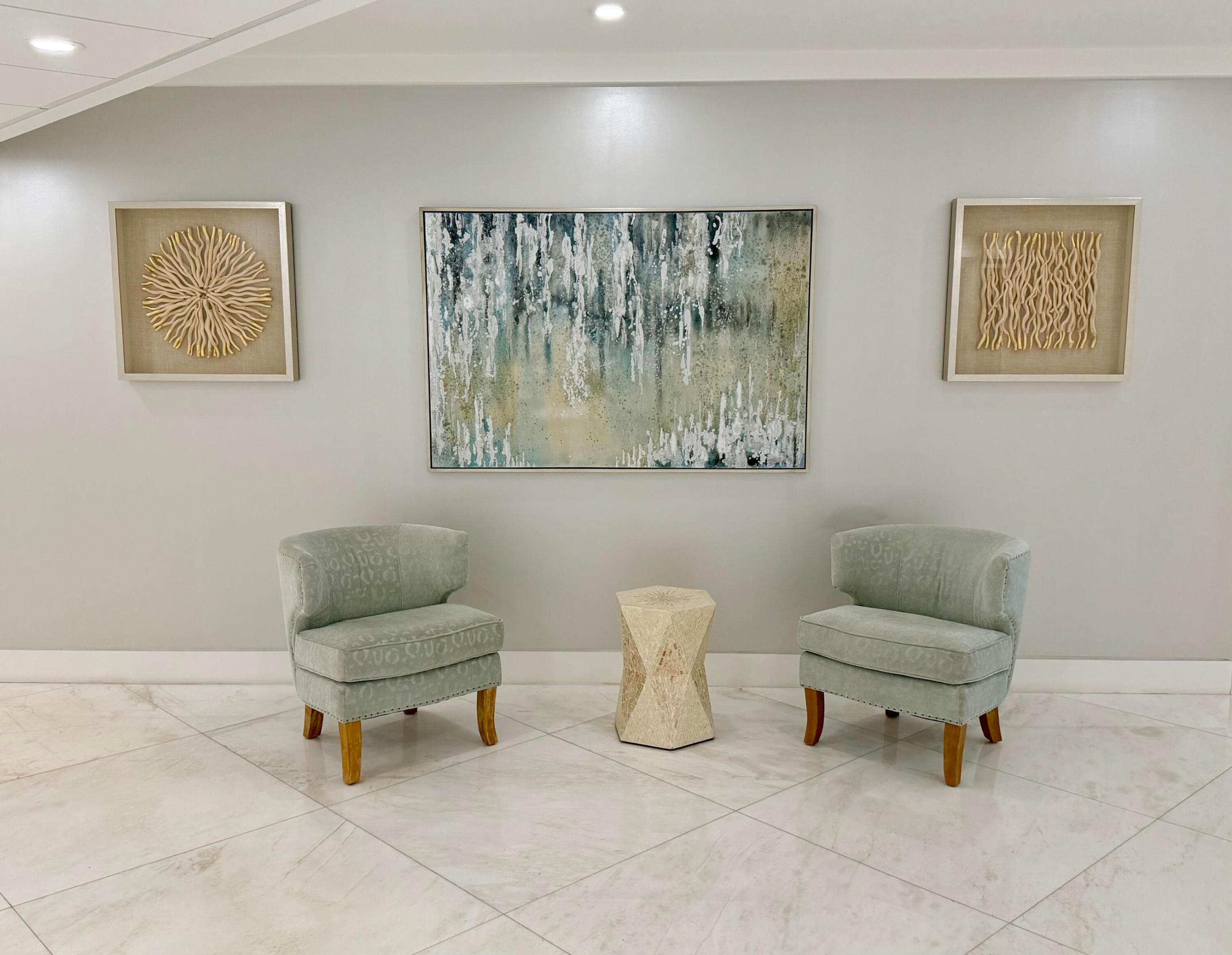 BARCLAY CONDO - Residential