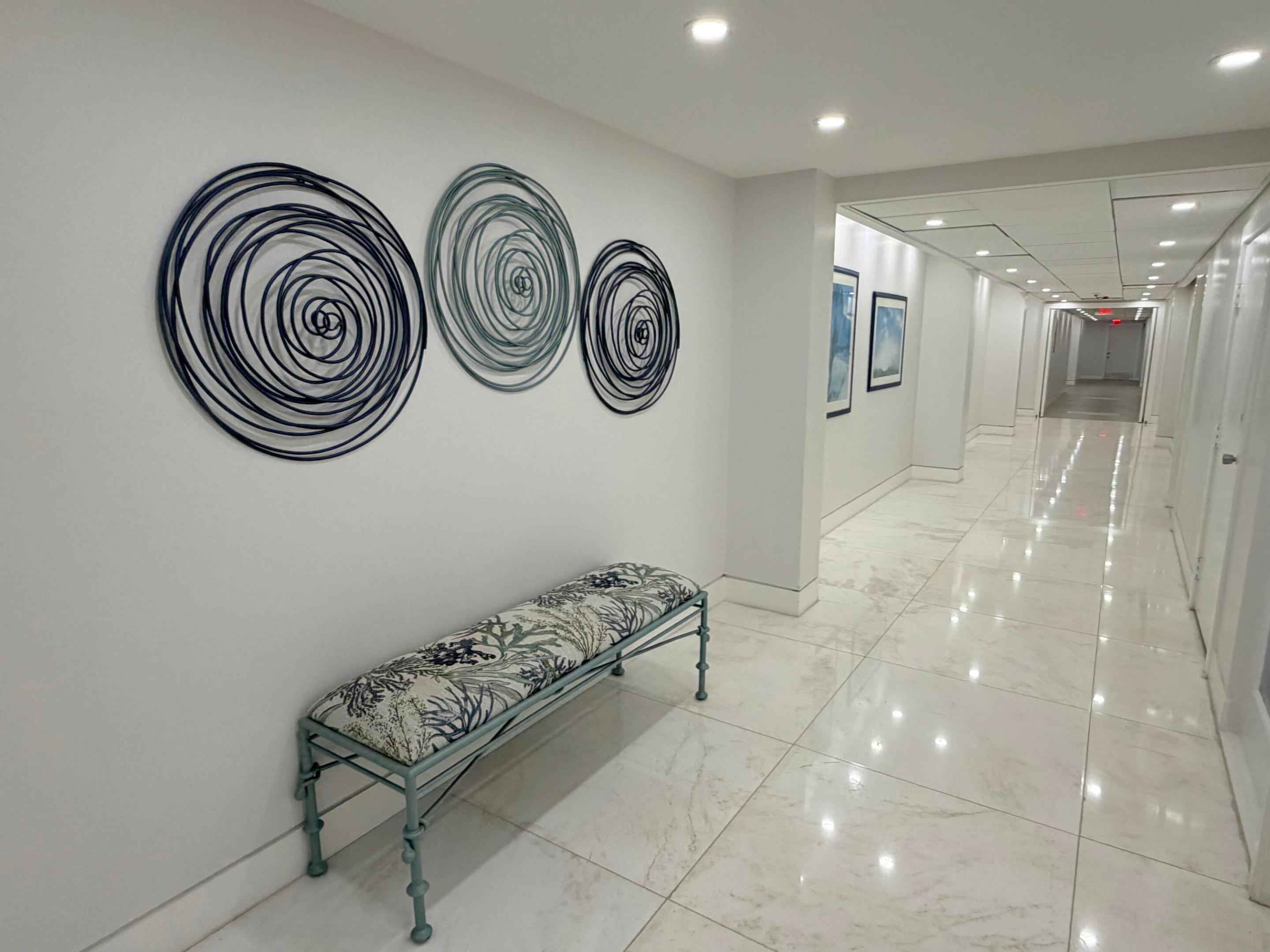 BARCLAY CONDO - Residential