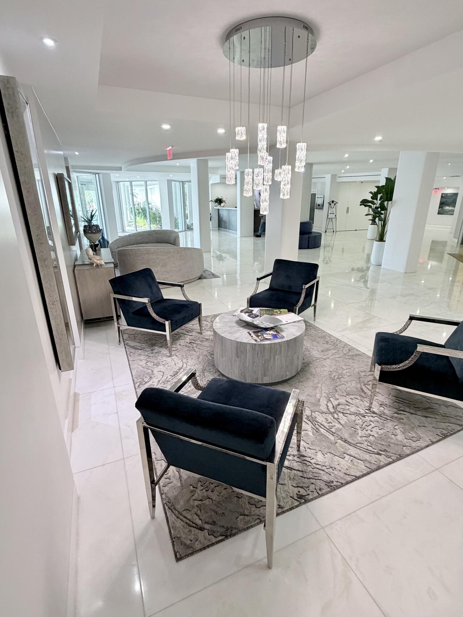 BARCLAY CONDO - Residential