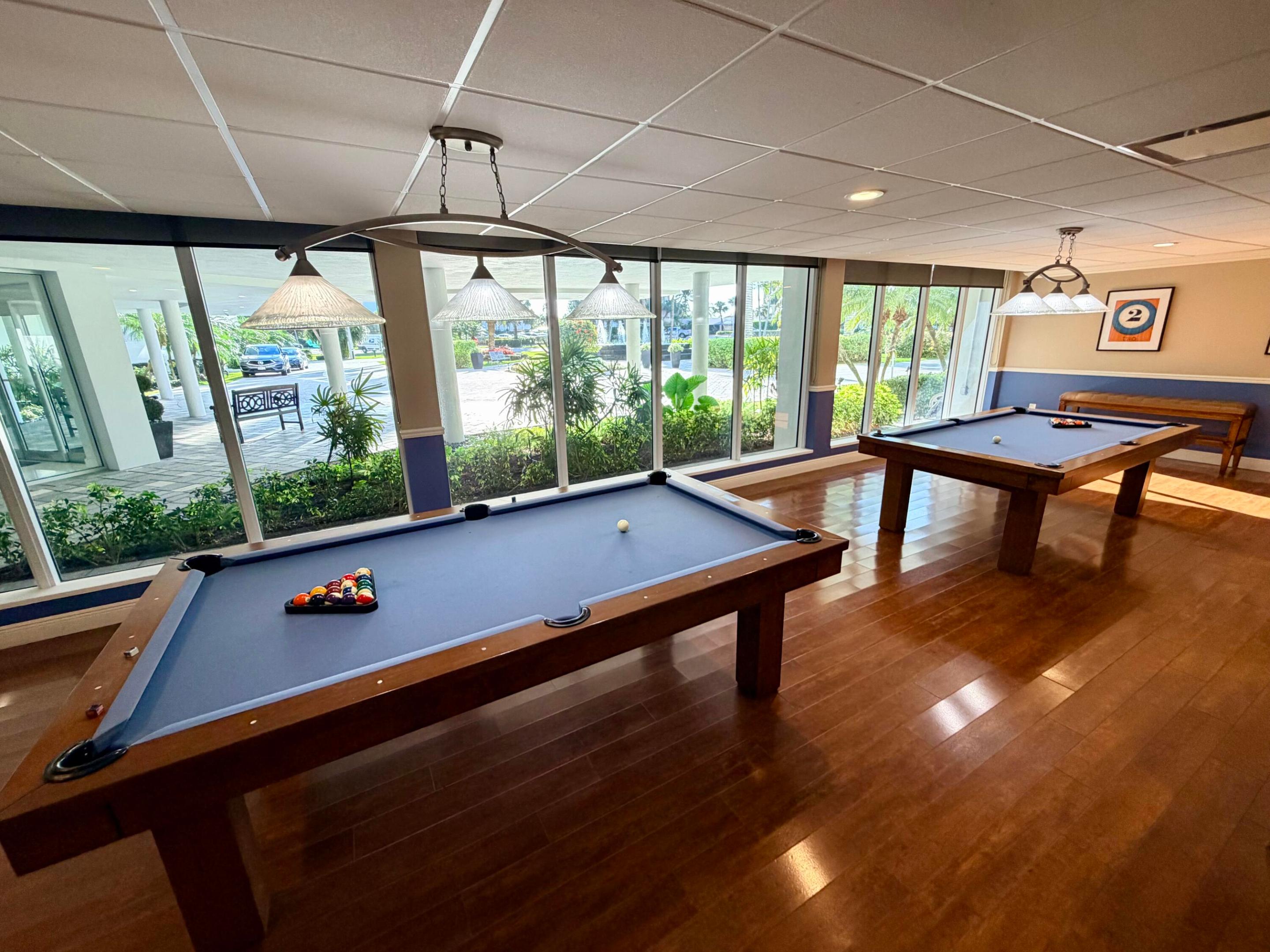 BARCLAY CONDO - Residential