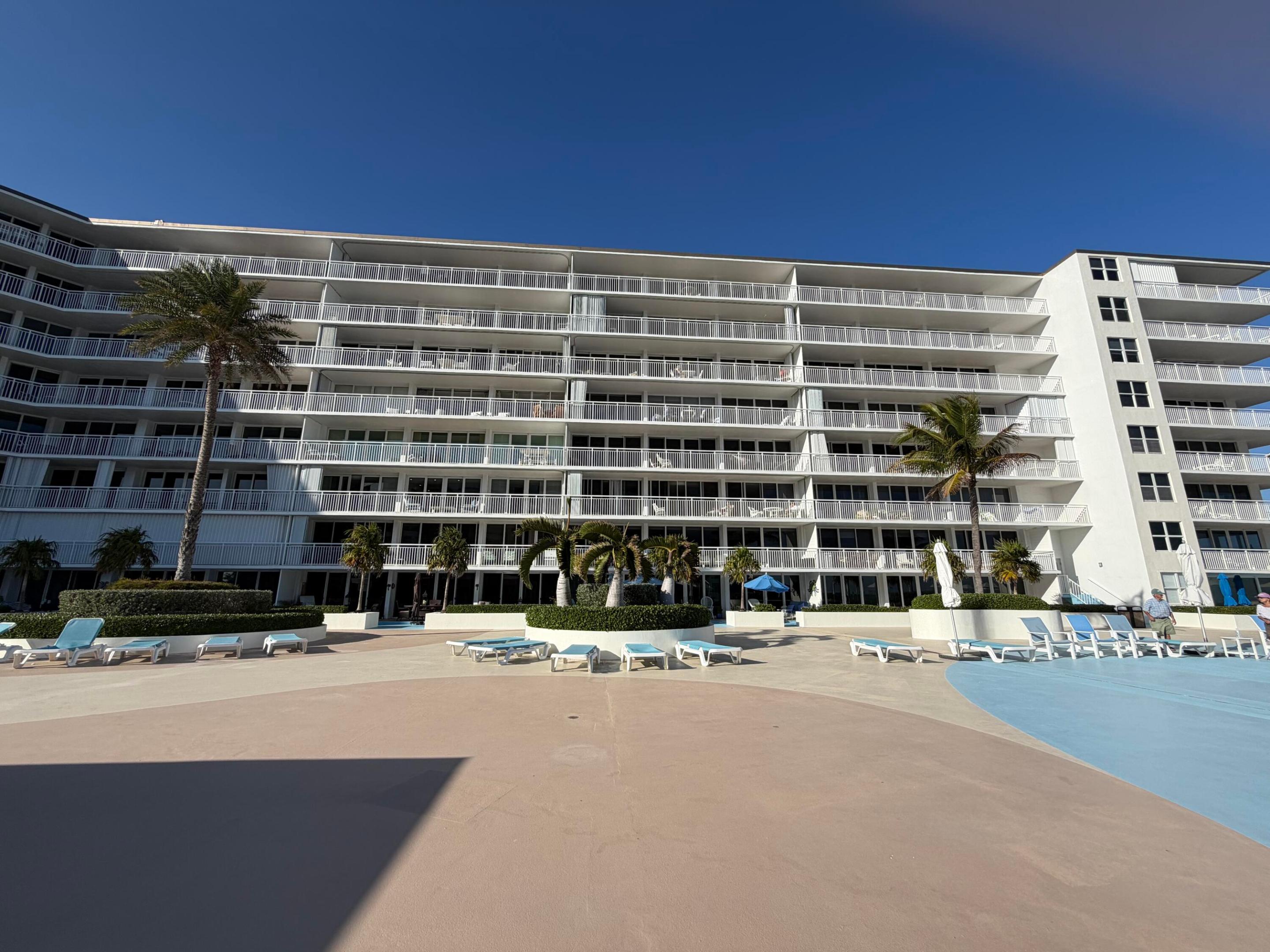 BARCLAY CONDO - Residential