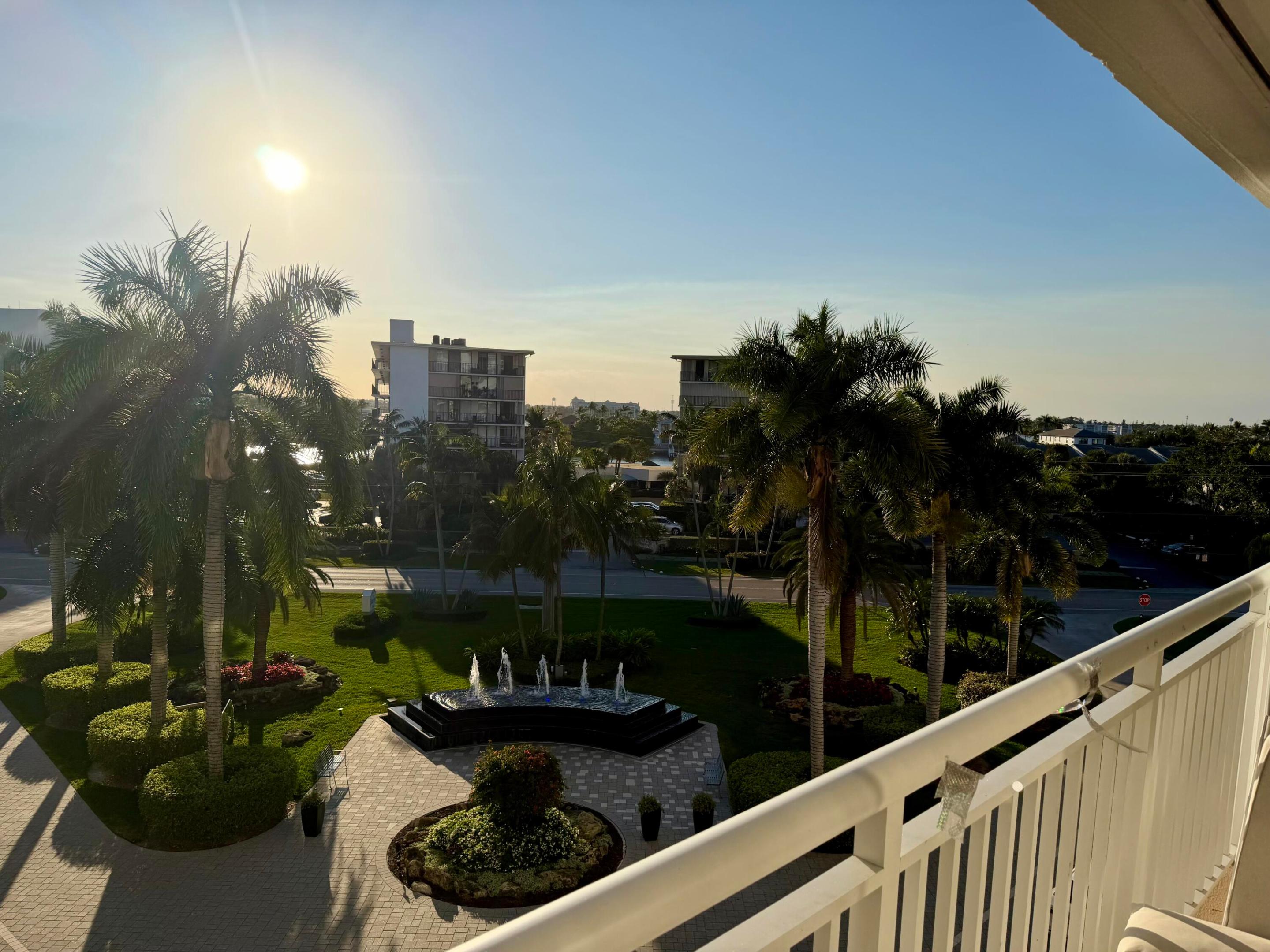 BARCLAY CONDO - Residential