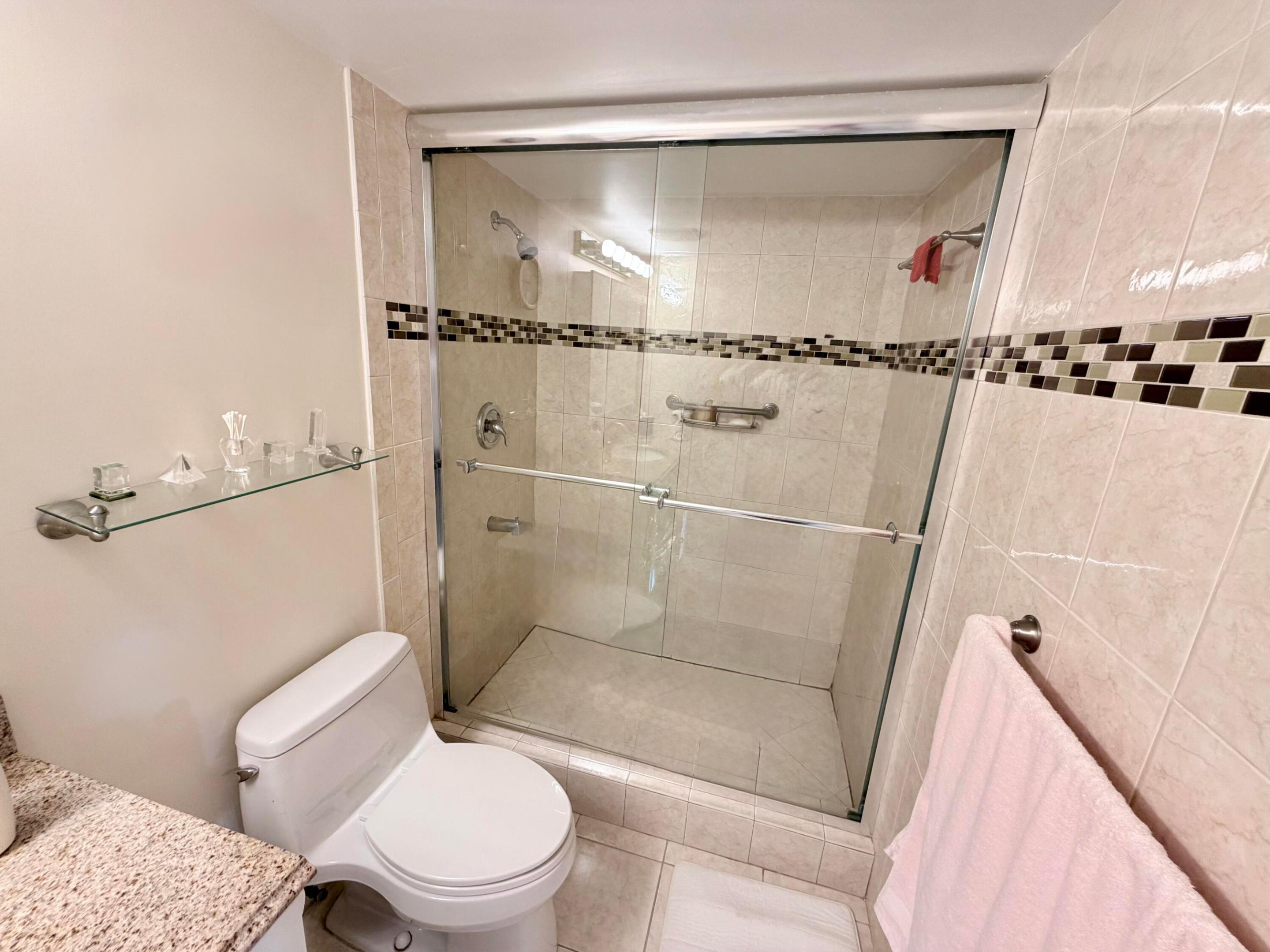 BARCLAY CONDO - Residential