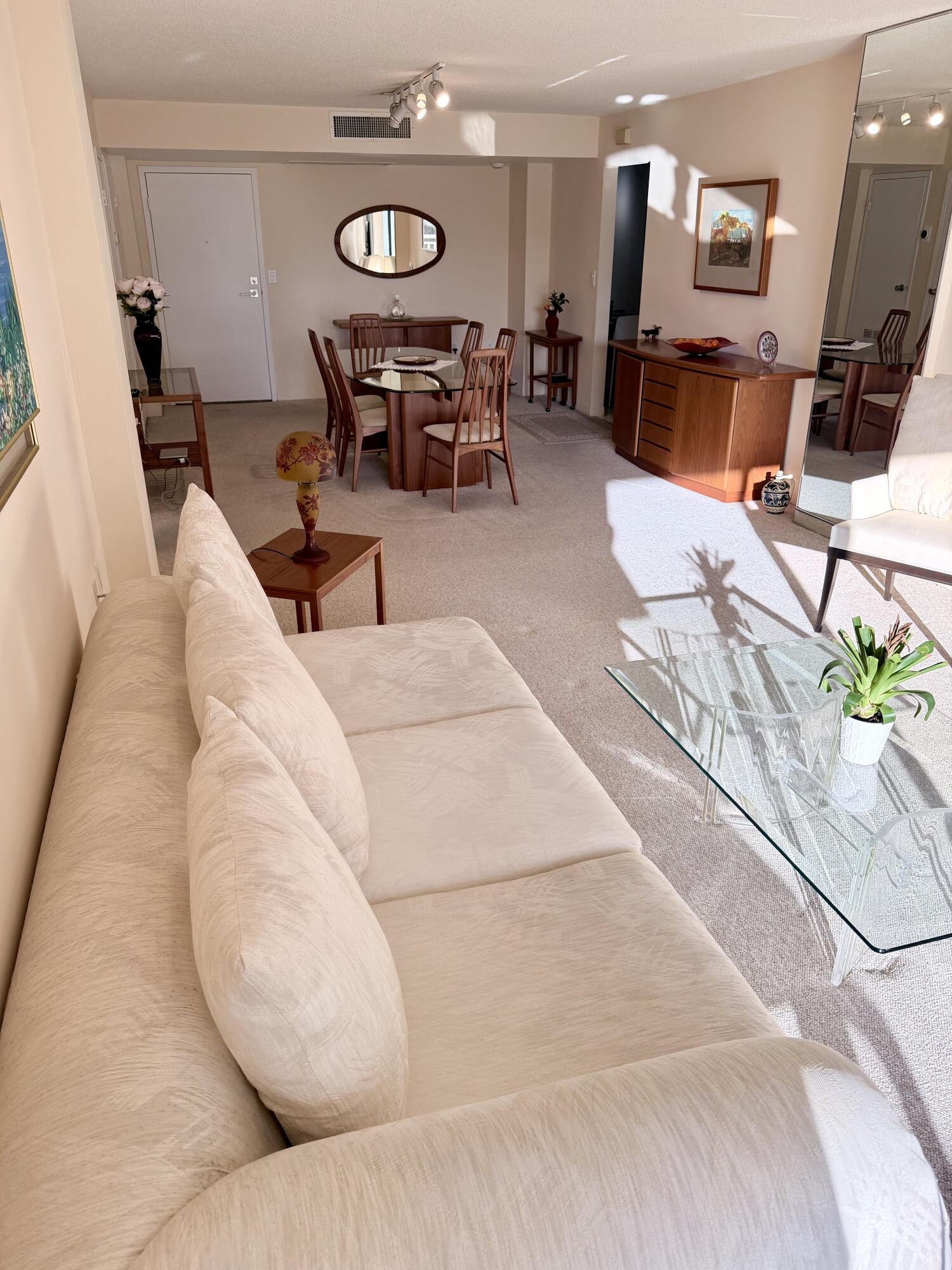 BARCLAY CONDO - Residential