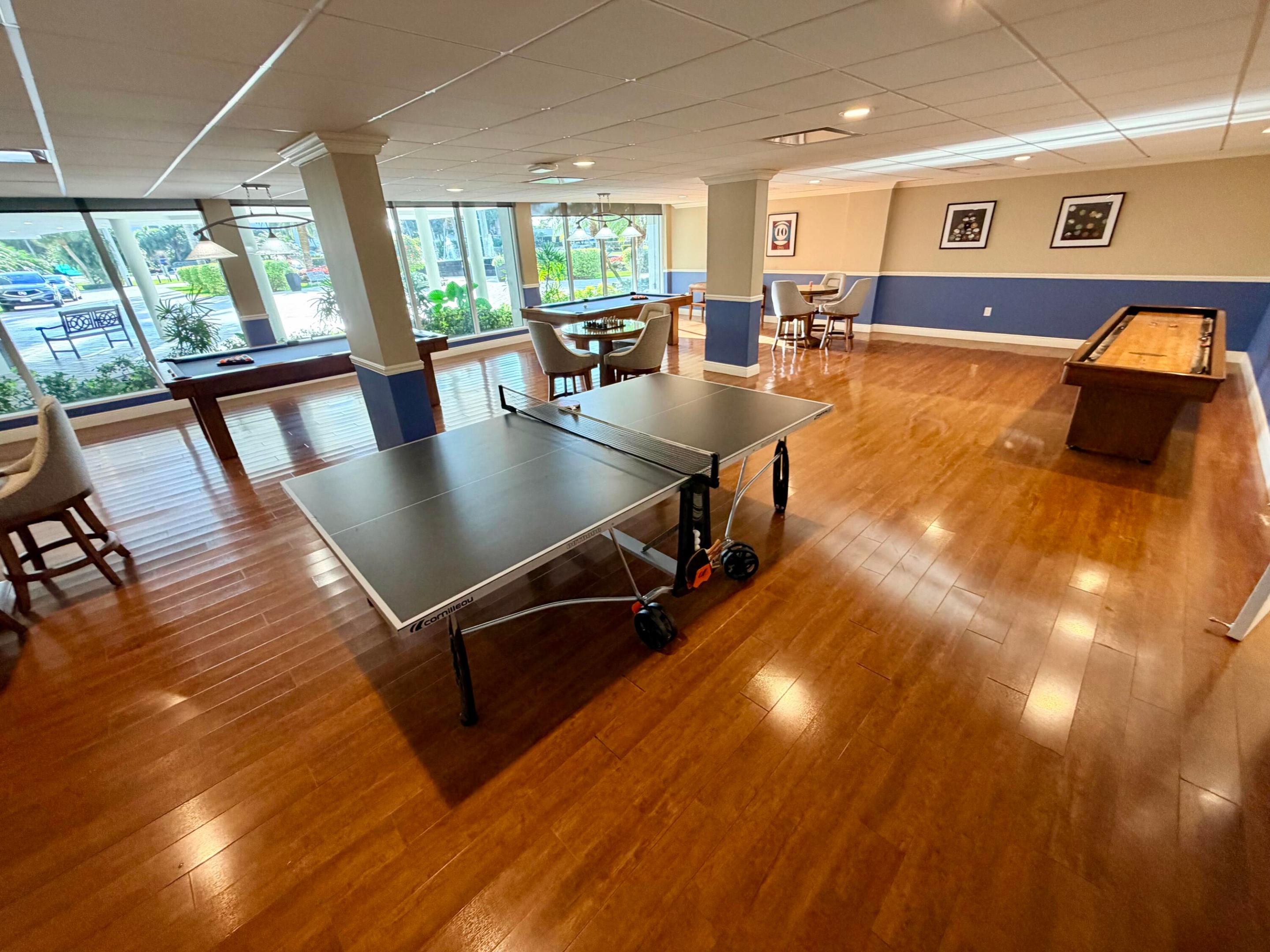 BARCLAY CONDO - Residential