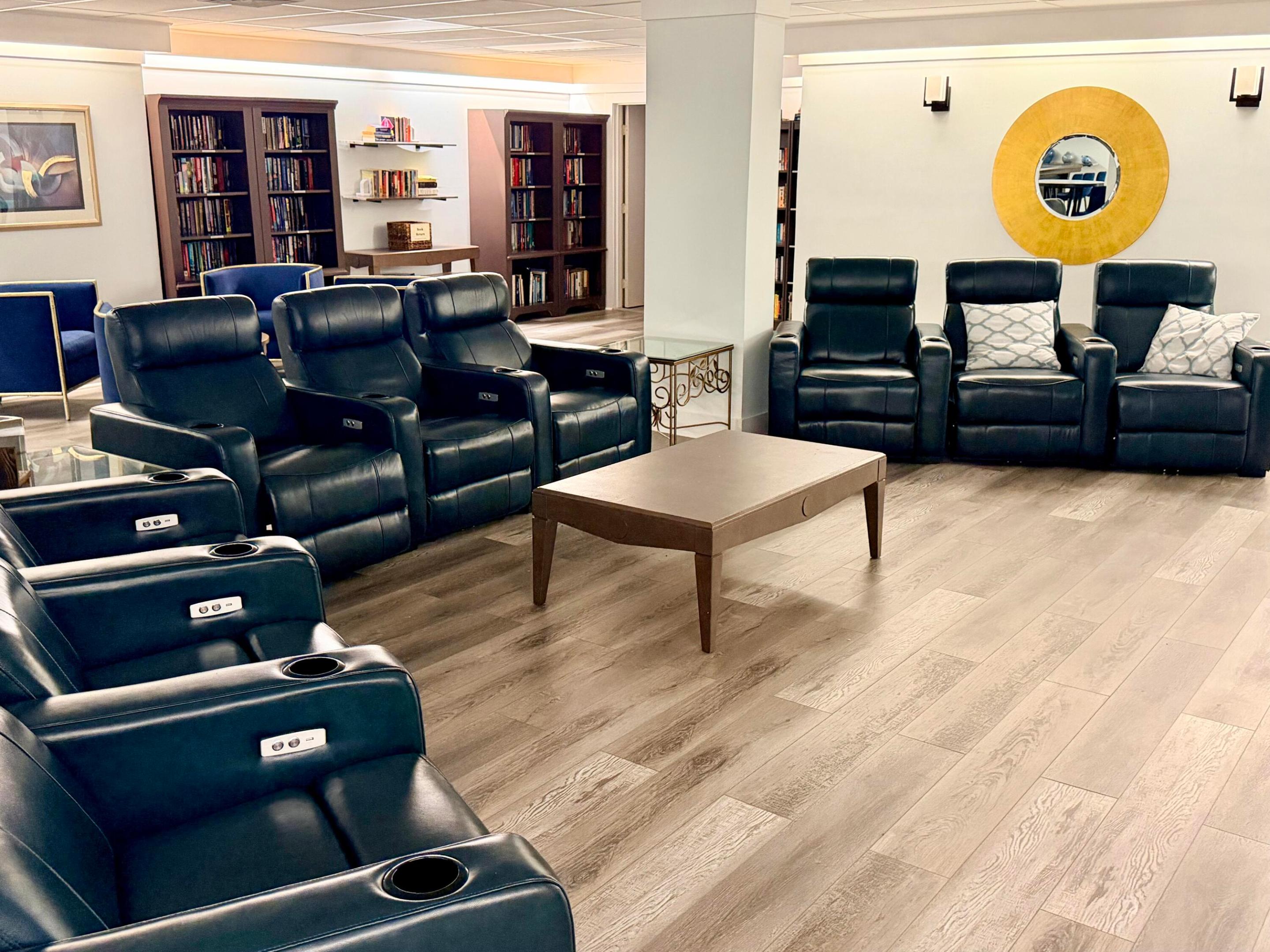 BARCLAY CONDO - Residential