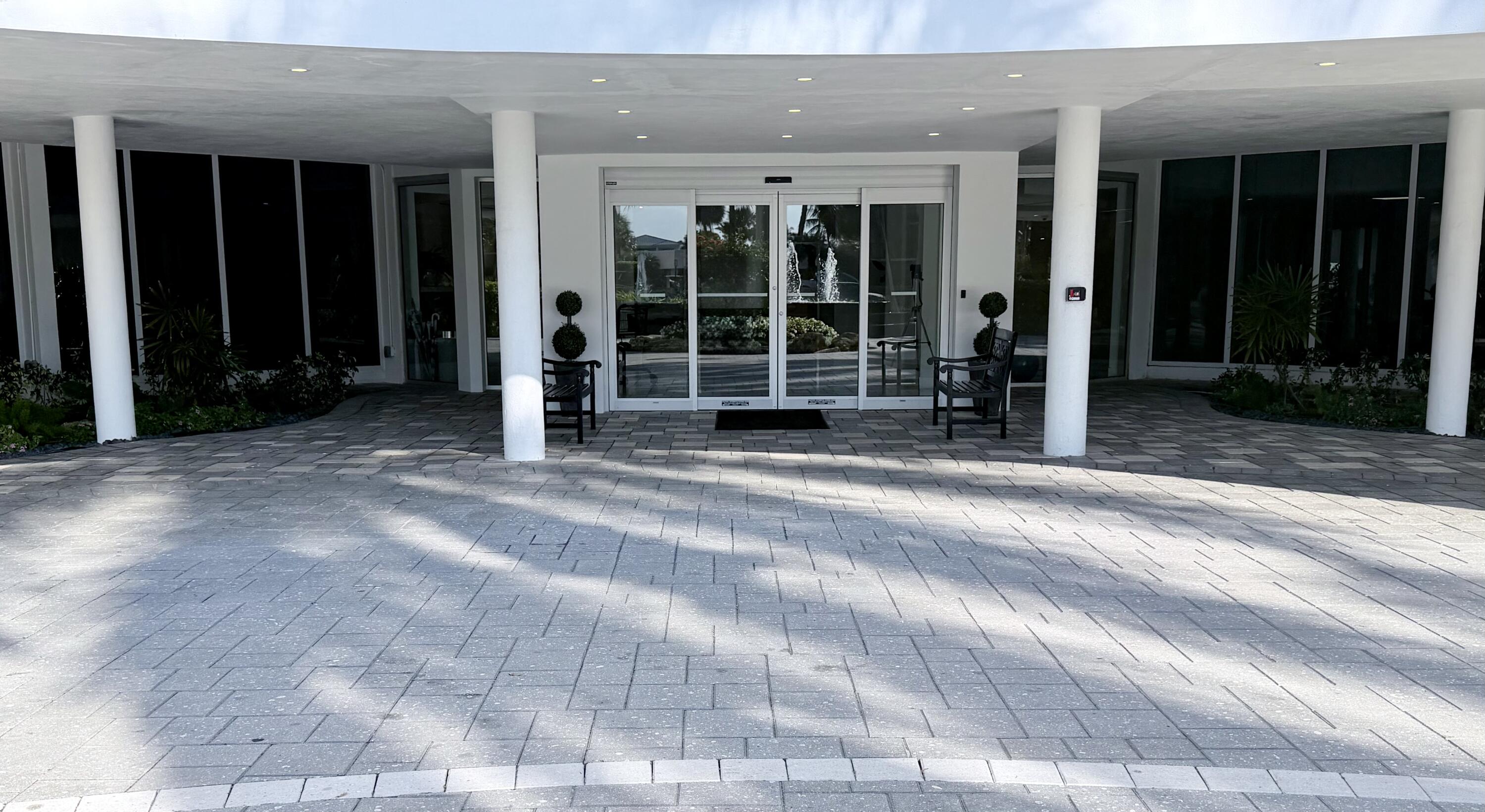 BARCLAY CONDO - Residential