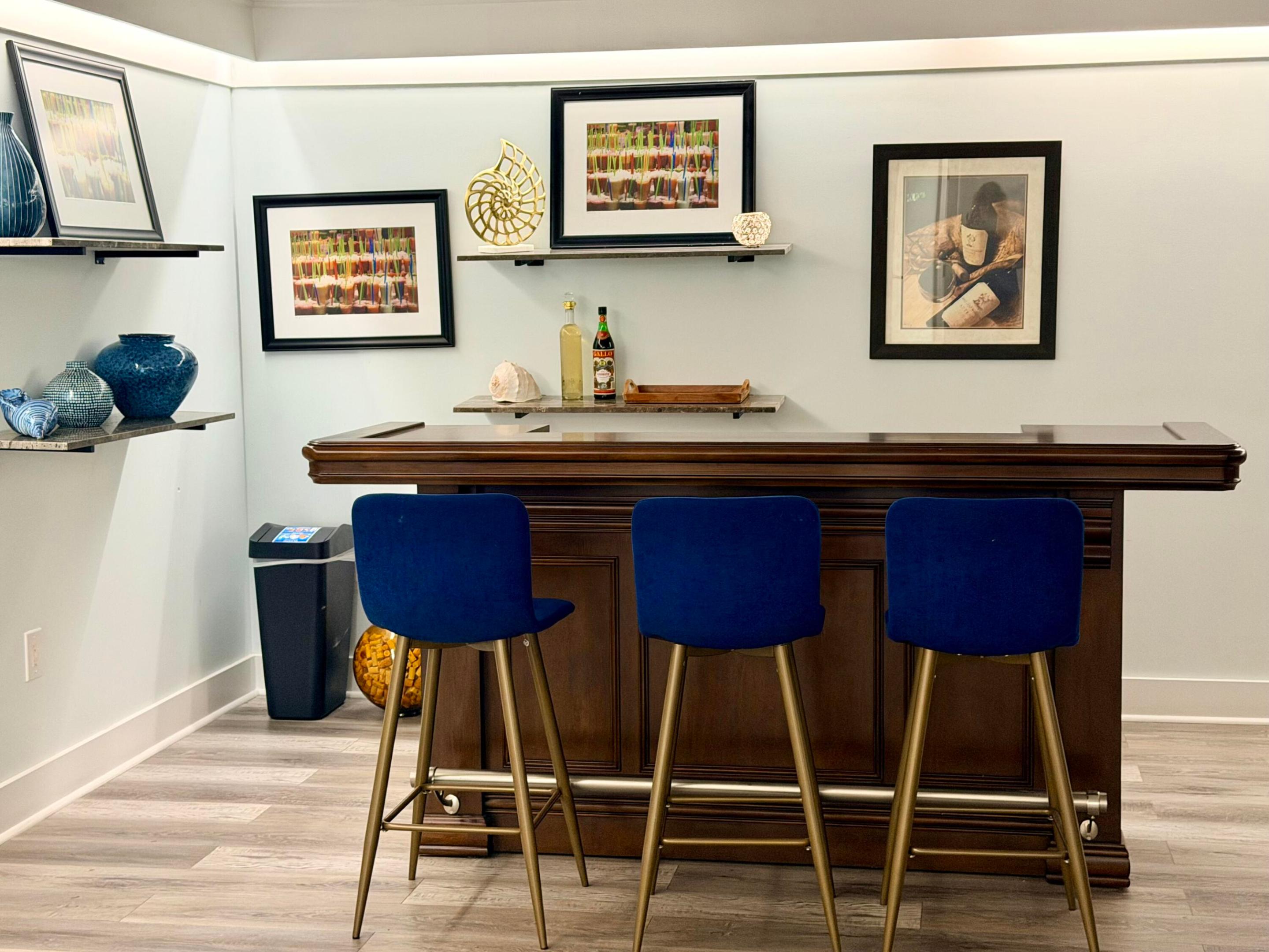 BARCLAY CONDO - Residential