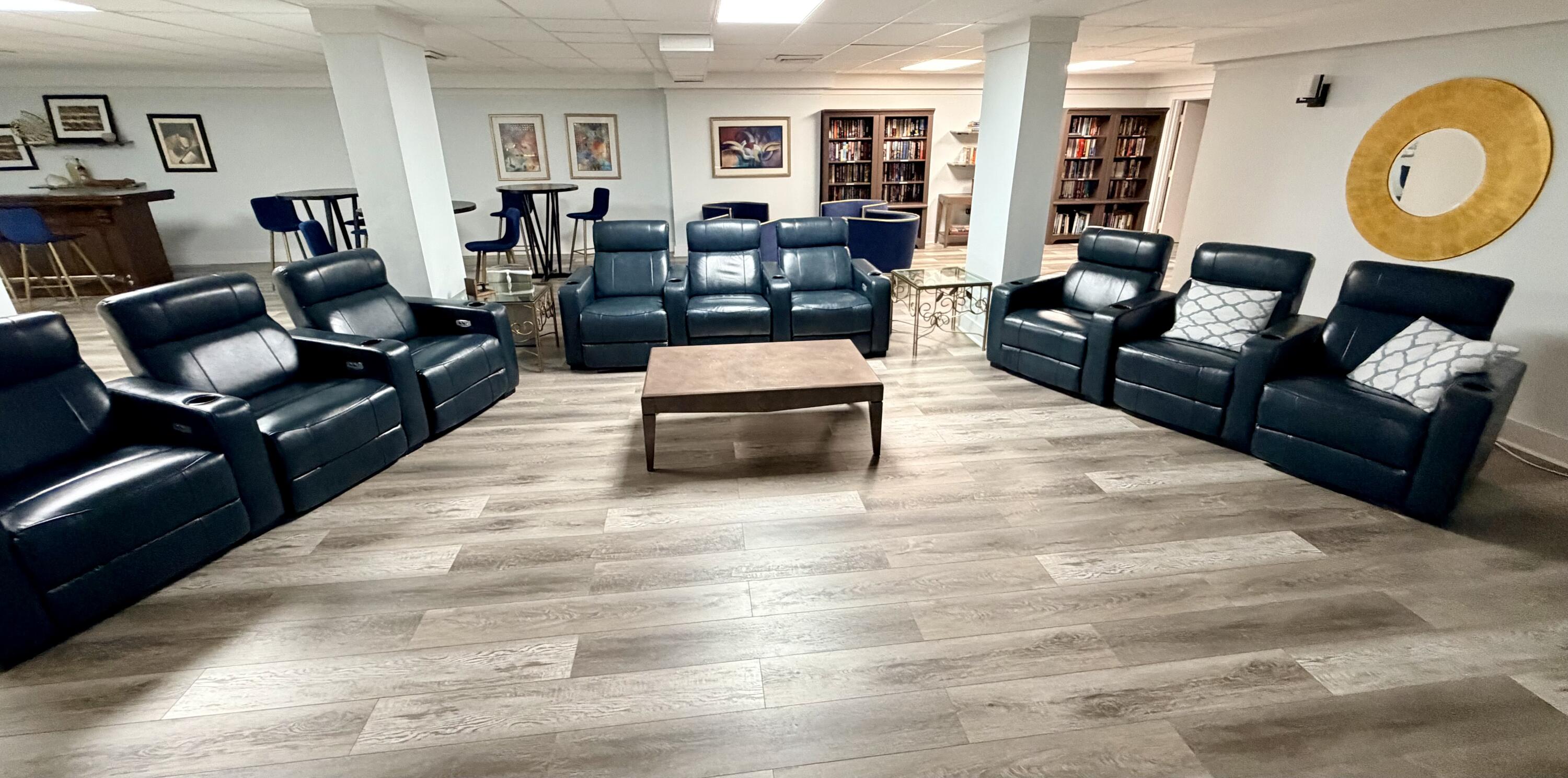 BARCLAY CONDO - Residential