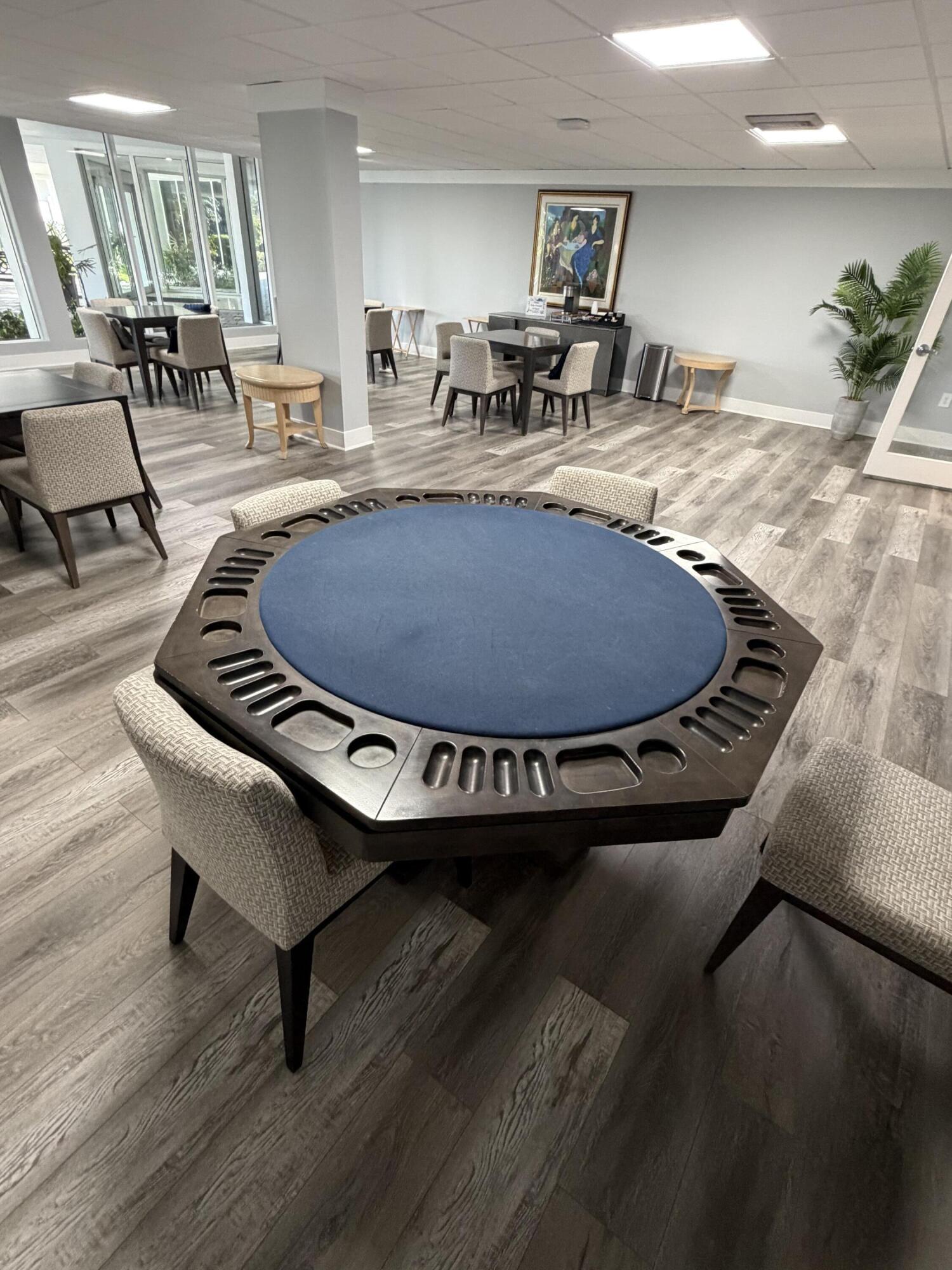 BARCLAY CONDO - Residential