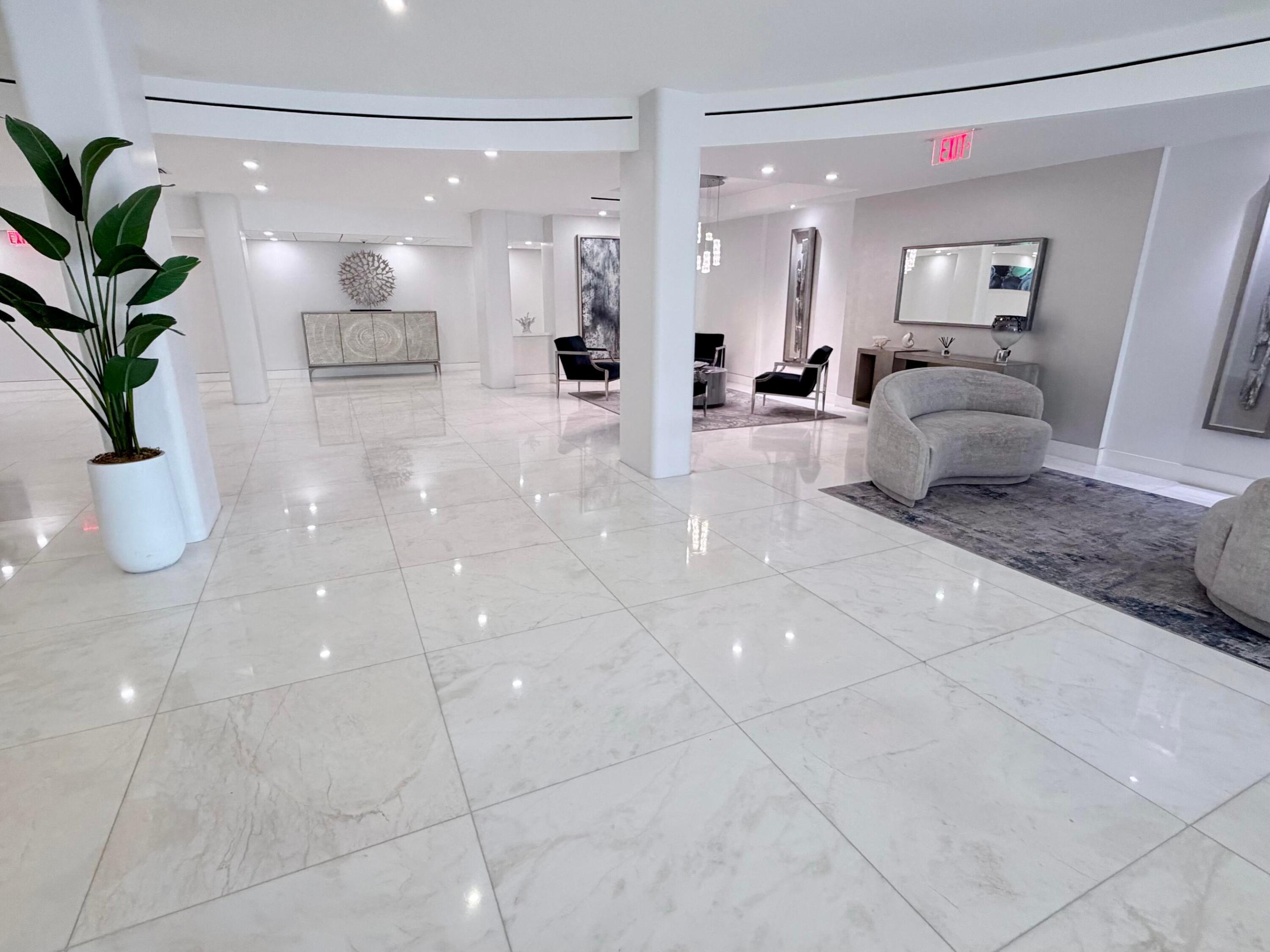 BARCLAY CONDO - Residential