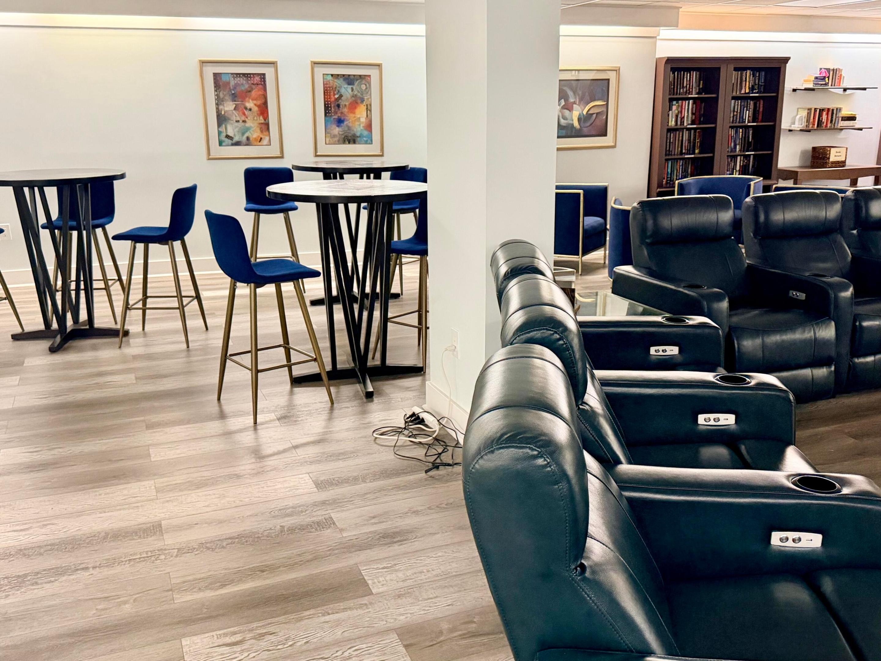 BARCLAY CONDO - Residential