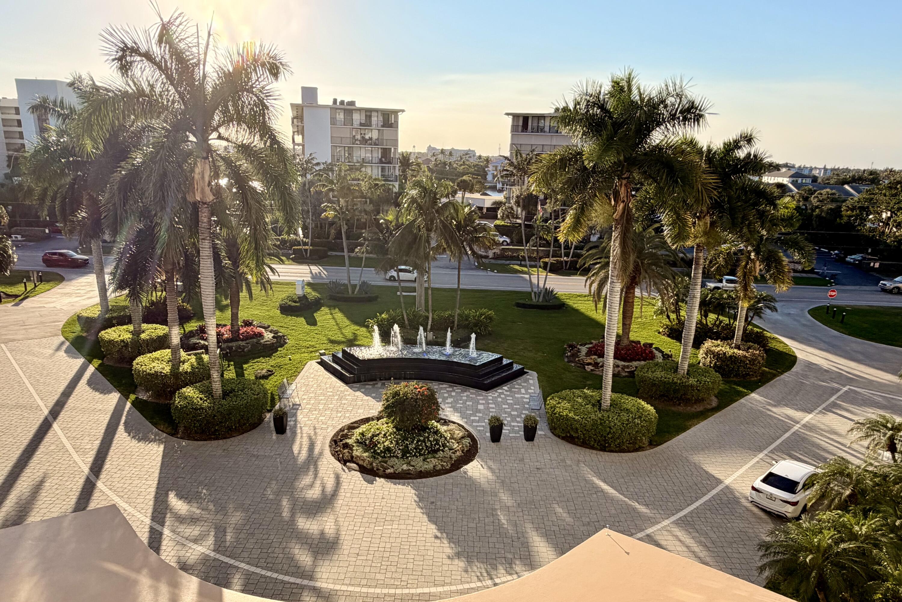 BARCLAY CONDO - Residential