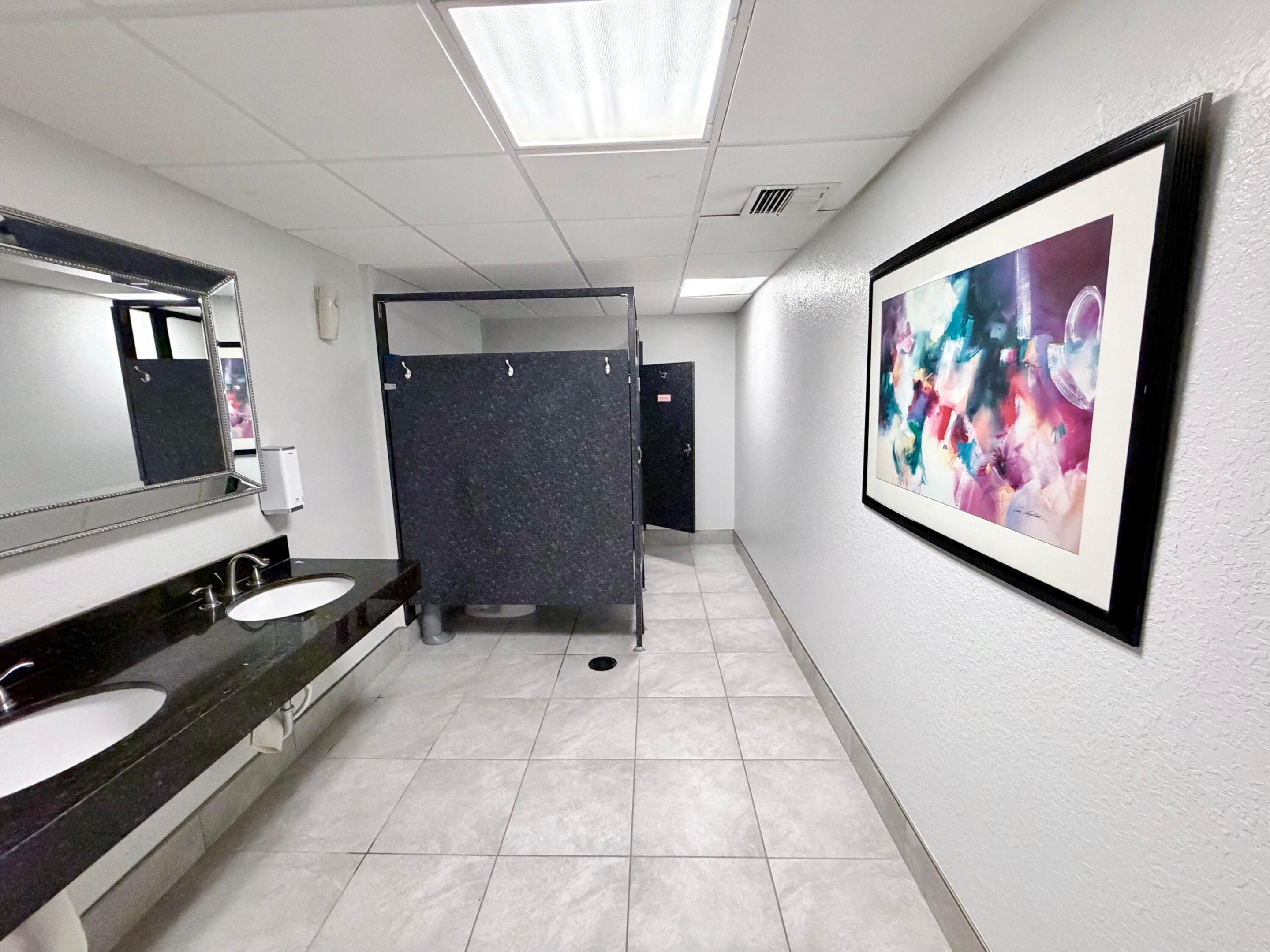 BARCLAY CONDO - Residential