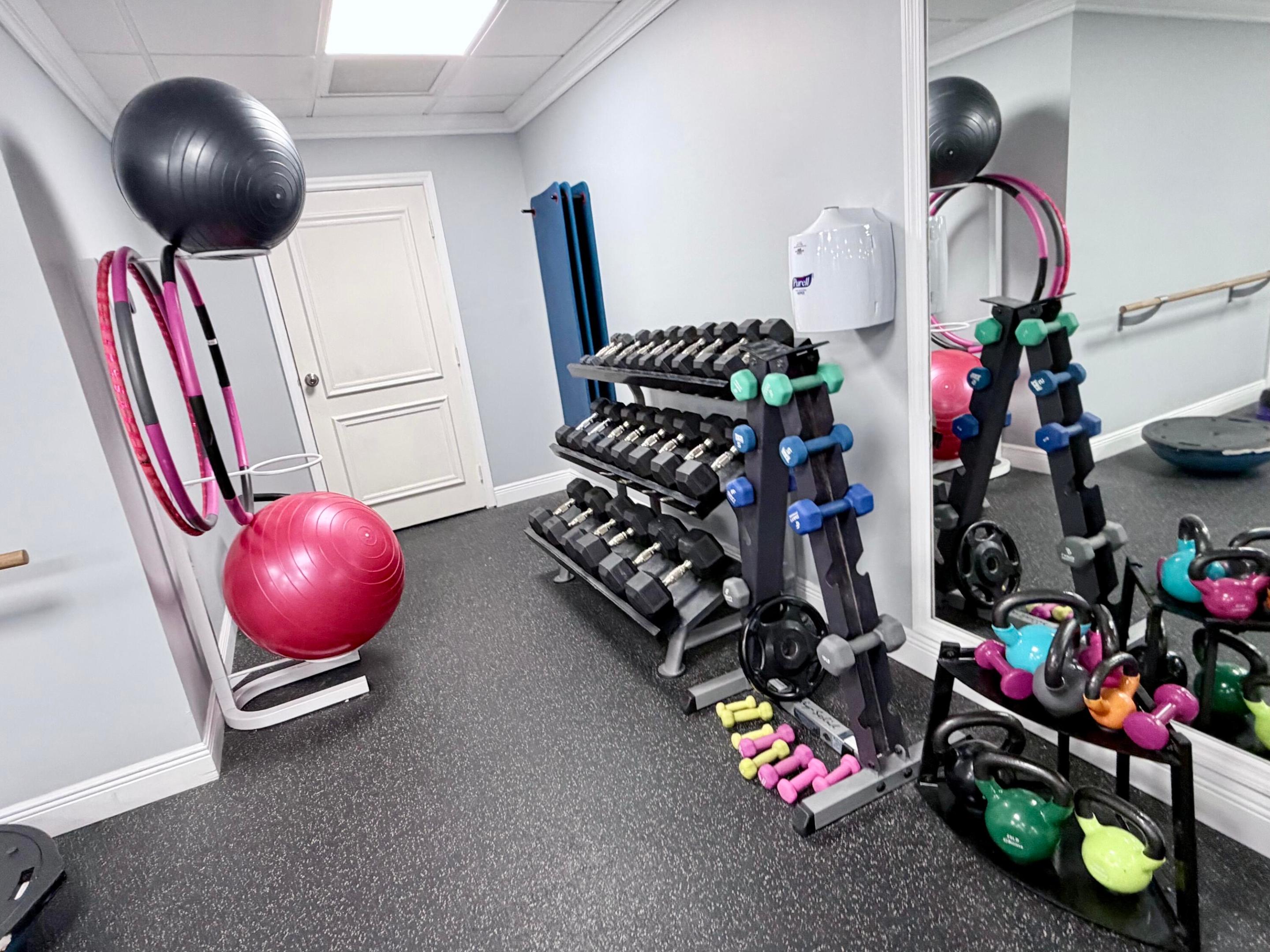 BARCLAY CONDO - Residential