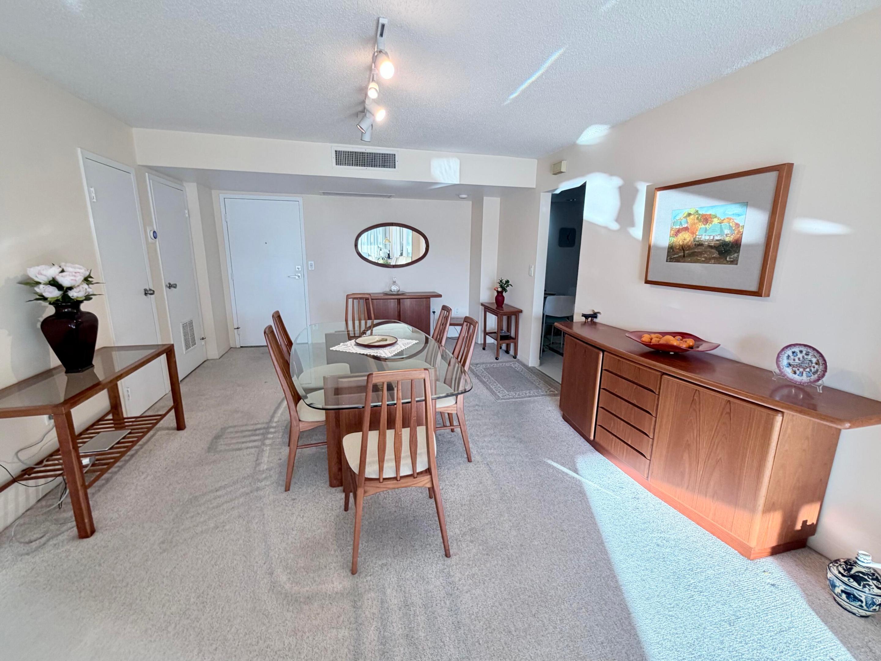 BARCLAY CONDO - Residential