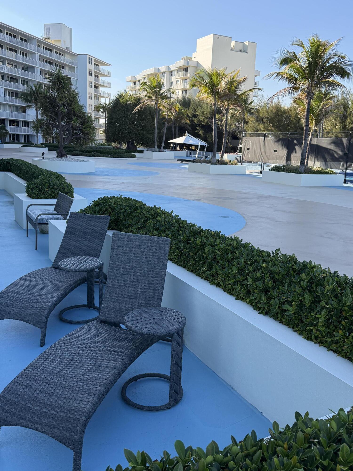 BARCLAY CONDO - Residential