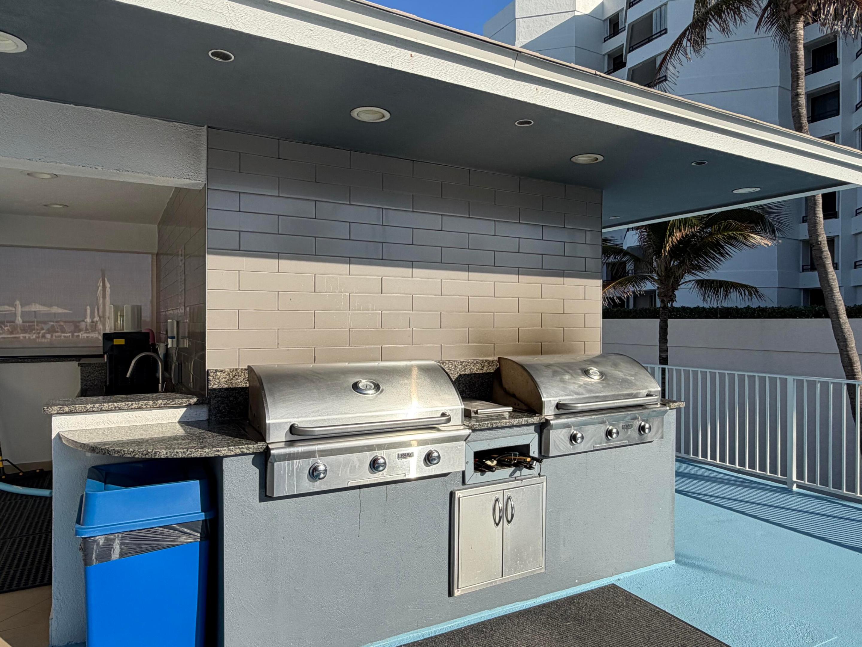 BARCLAY CONDO - Residential