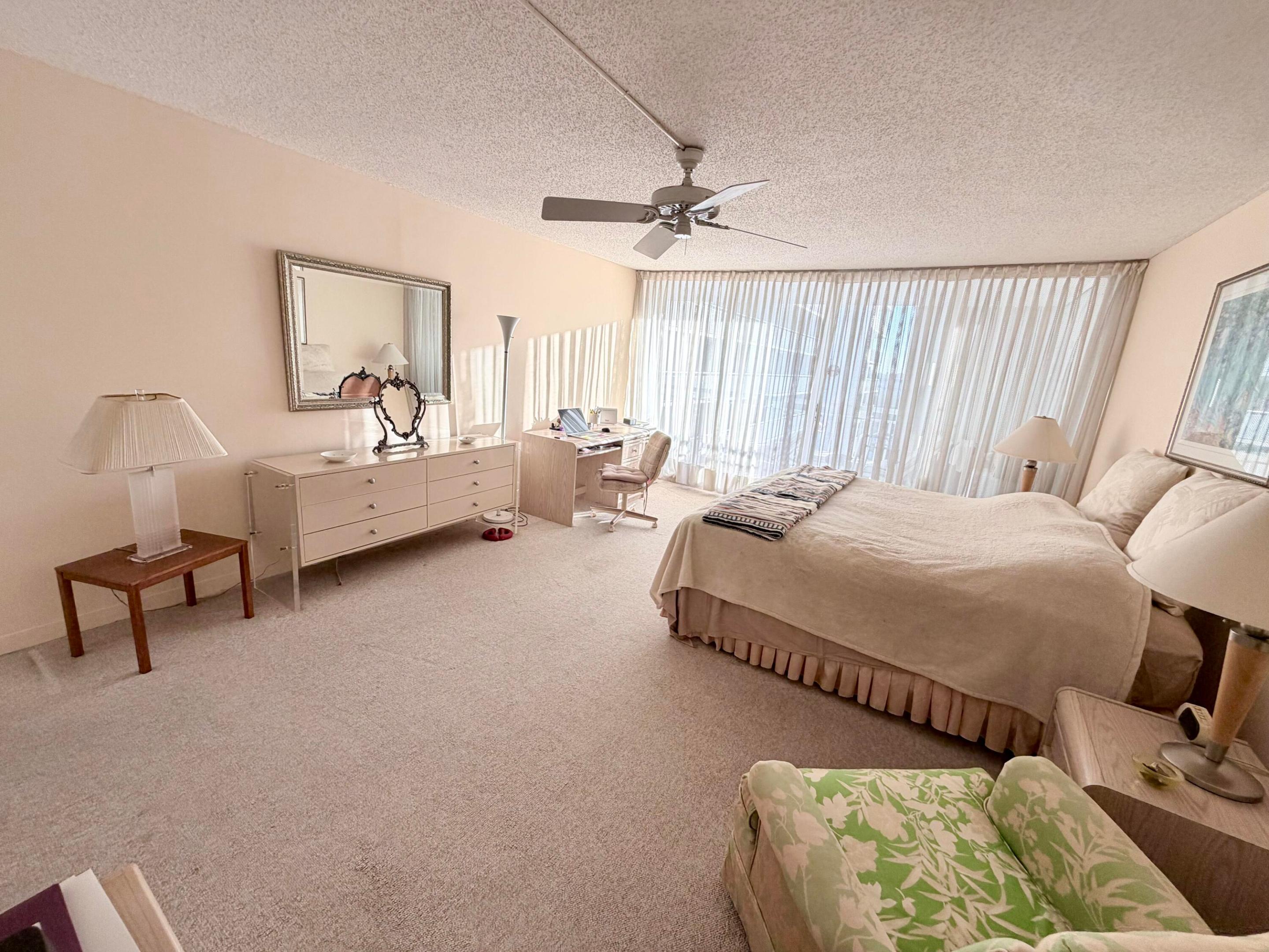 BARCLAY CONDO - Residential