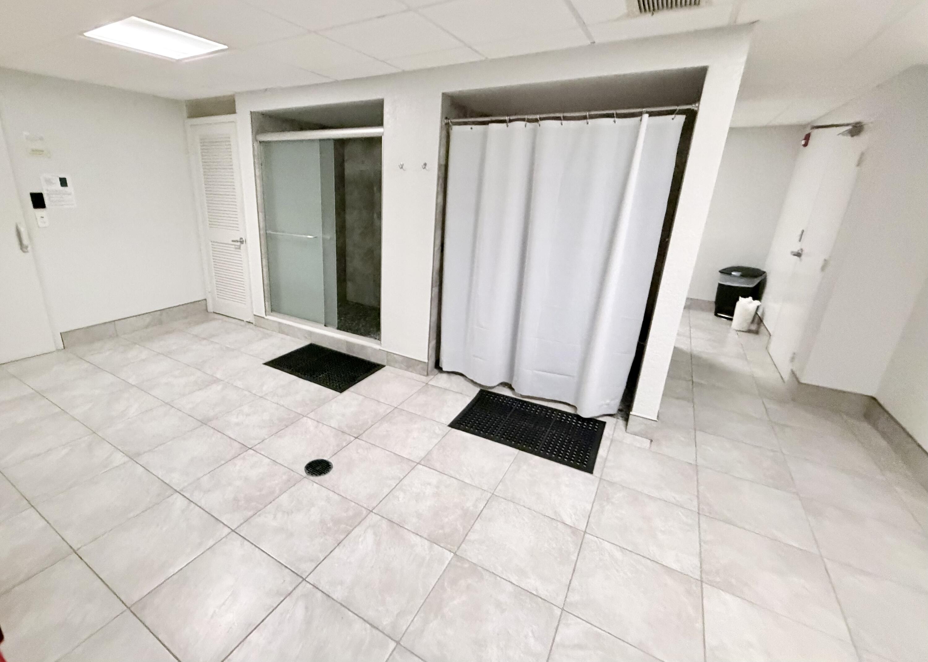 BARCLAY CONDO - Residential