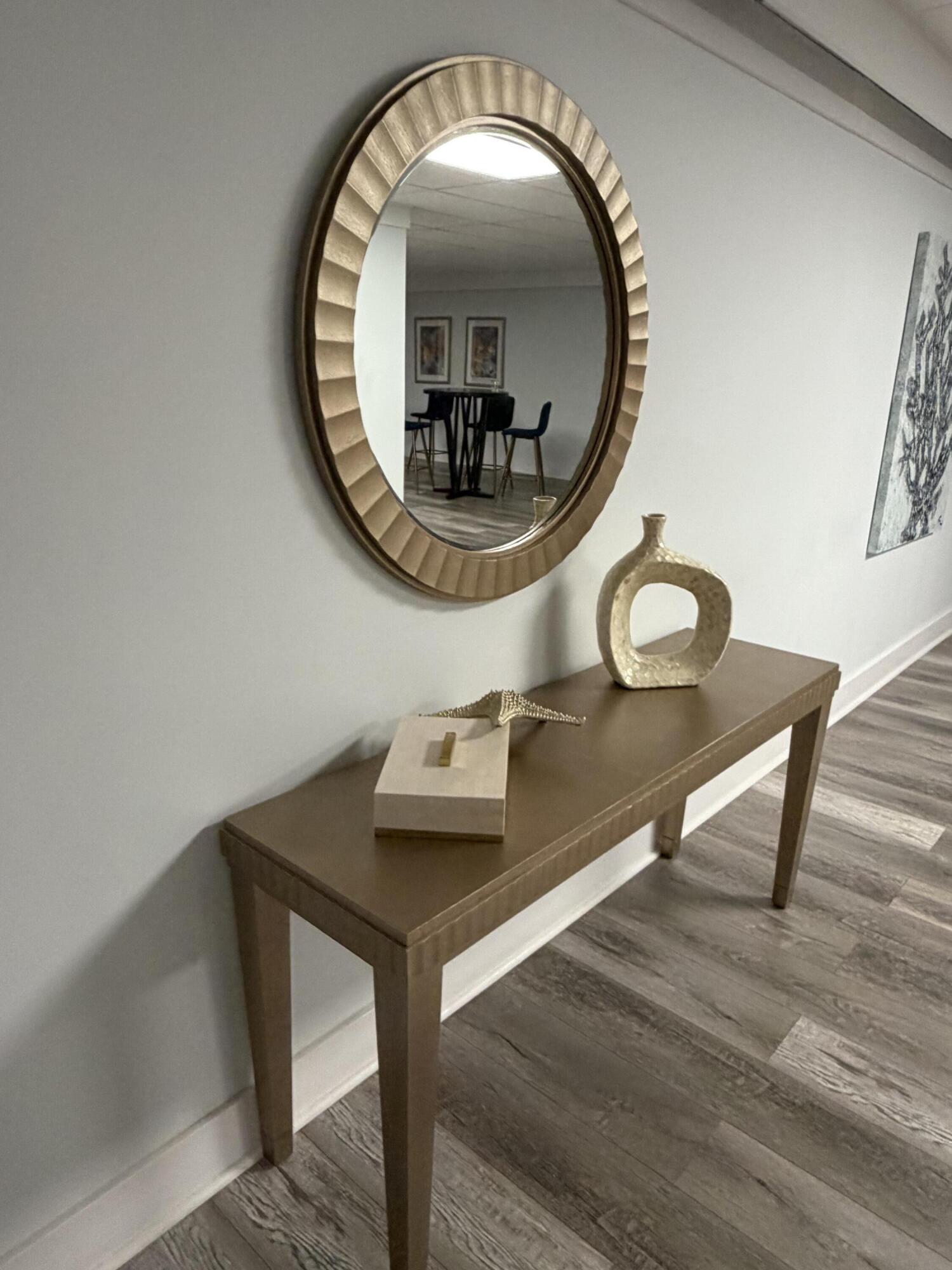 BARCLAY CONDO - Residential