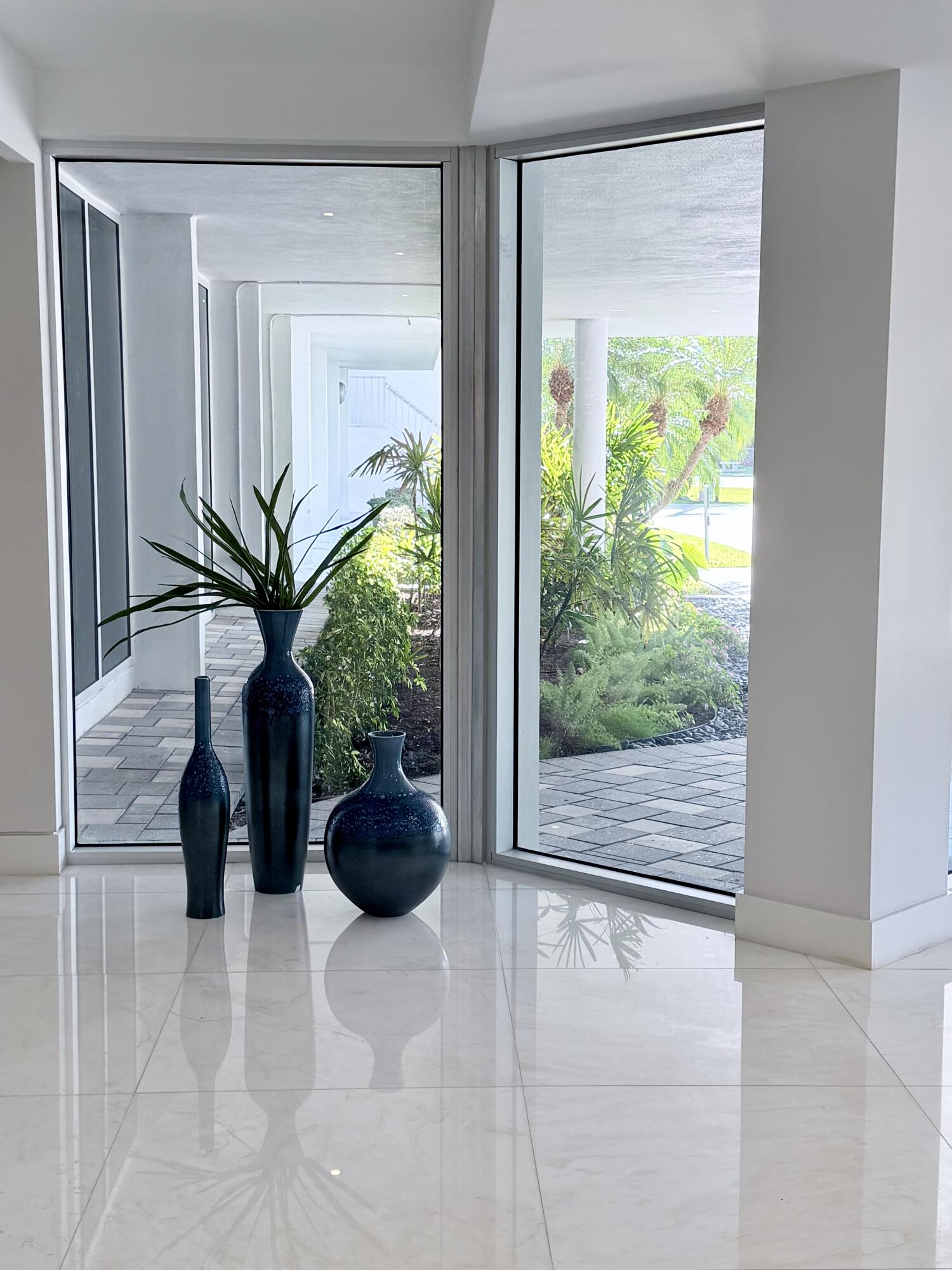 BARCLAY CONDO - Residential