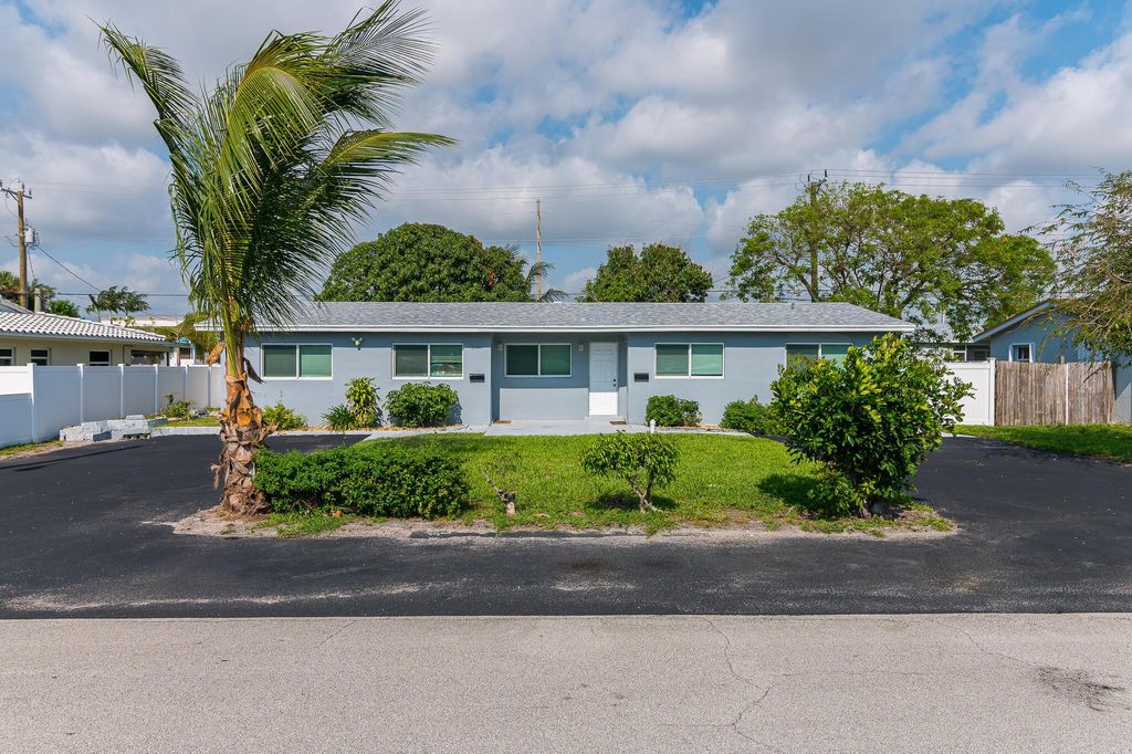 Photo of 2499 NE 2nd Avenue #B, Boca Raton, FL 33431 (MLS # R11005787)