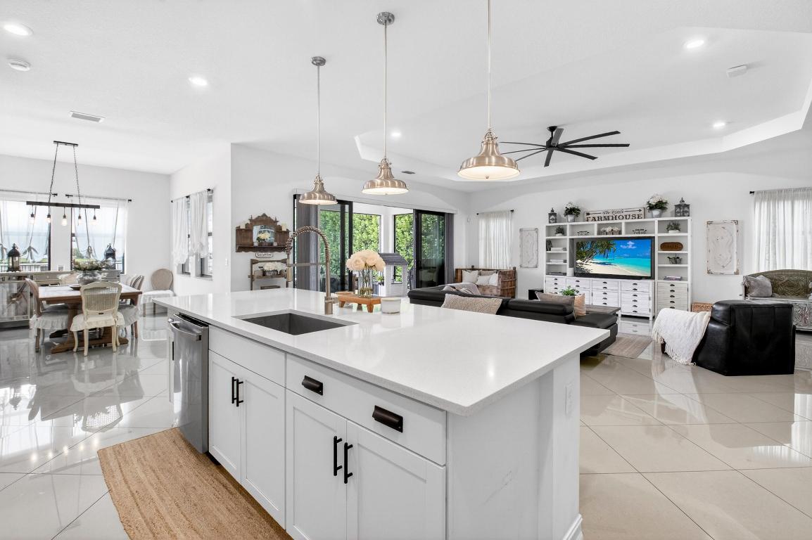 PALM MEADOWS ESTATES - Residential