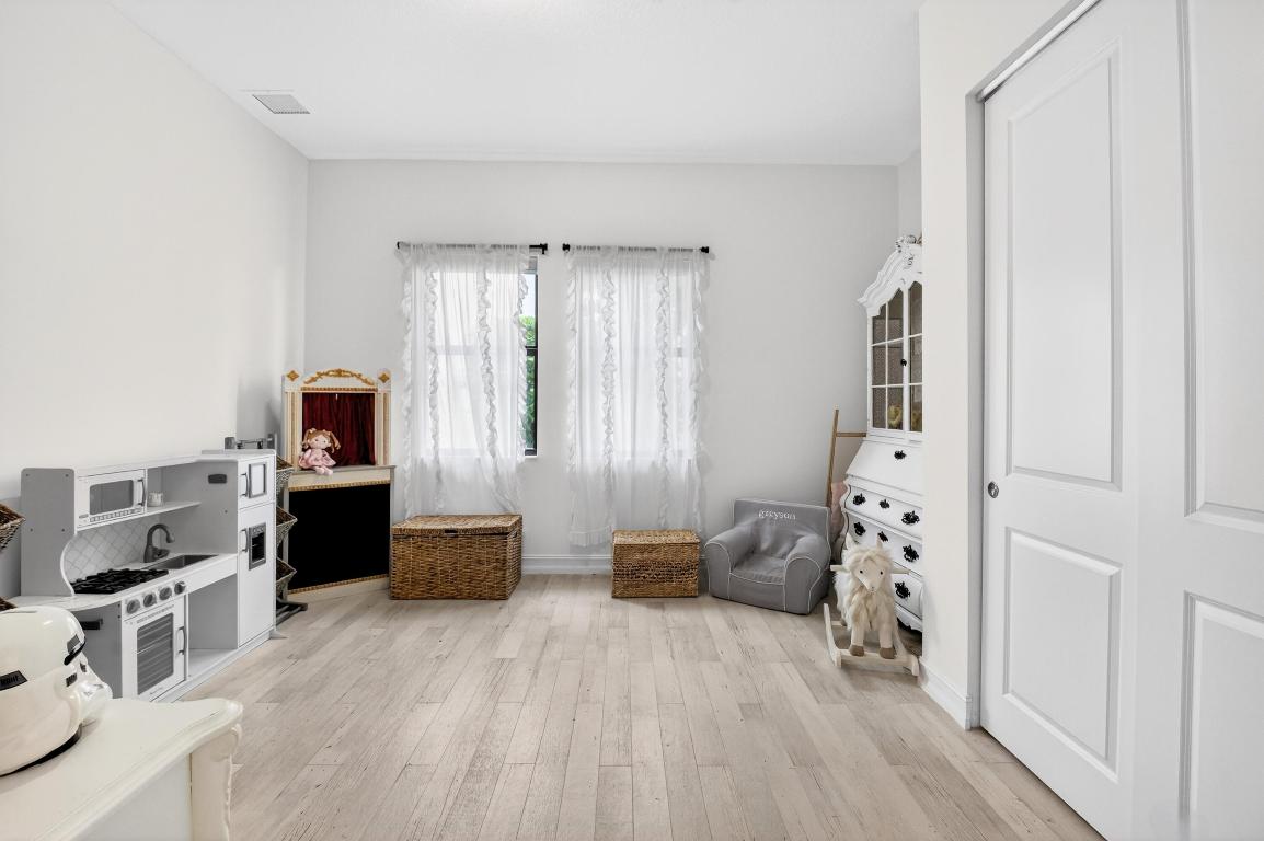 PALM MEADOWS ESTATES - Residential