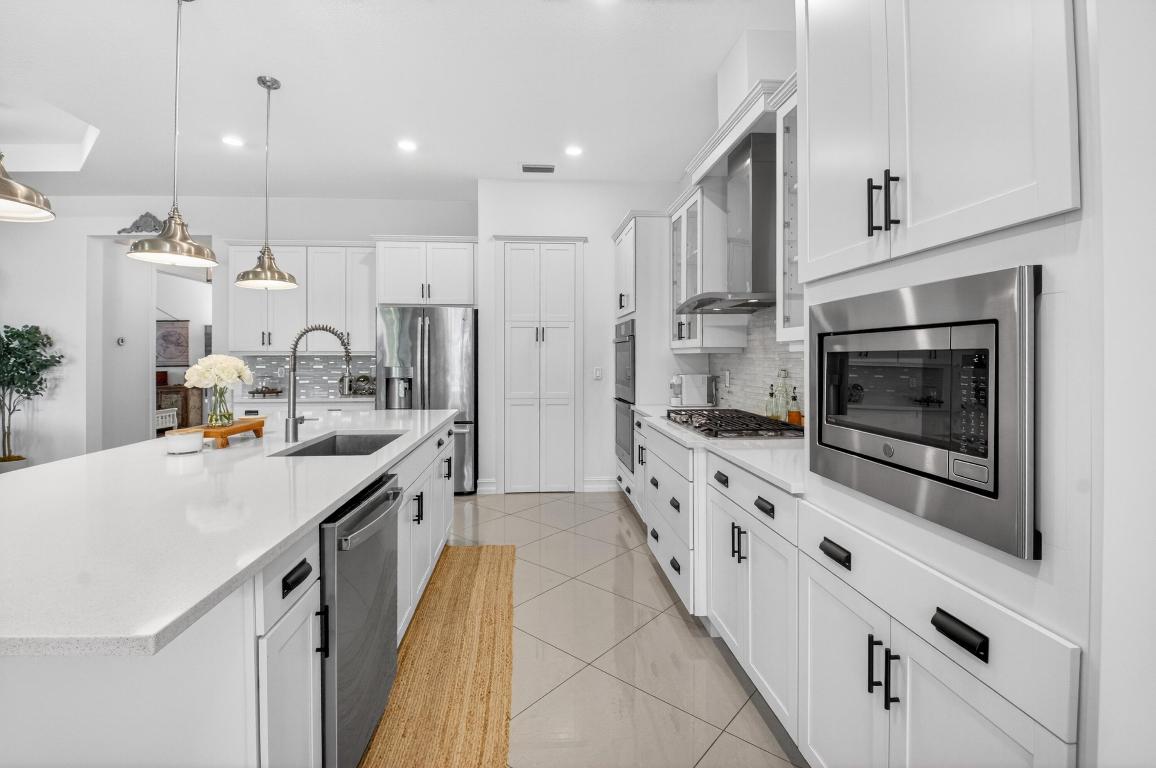 PALM MEADOWS ESTATES - Residential