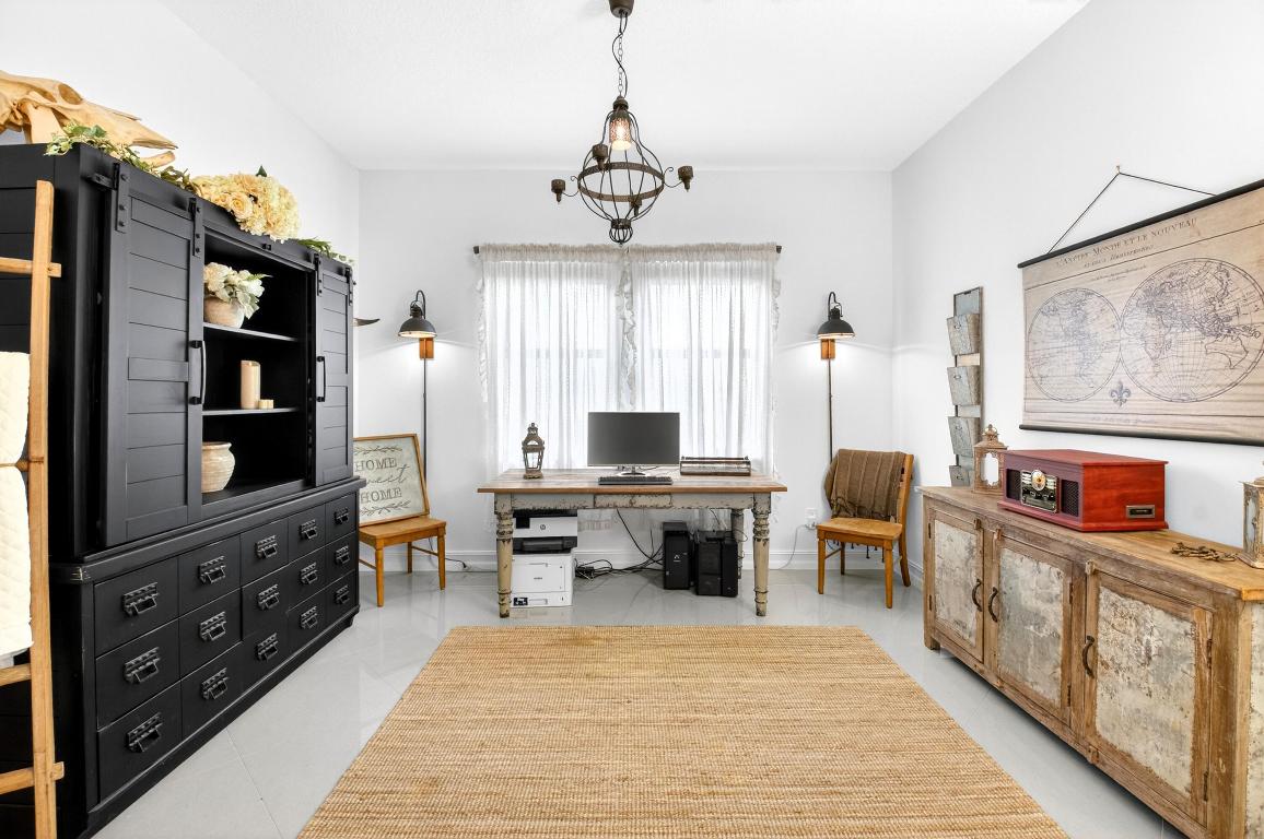 PALM MEADOWS ESTATES - Residential