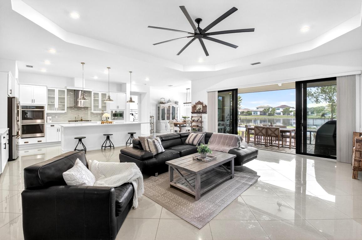 PALM MEADOWS ESTATES - Residential