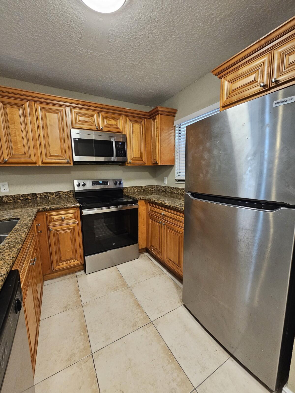 PALM BEACH PLACE CONDO - Residential Lease