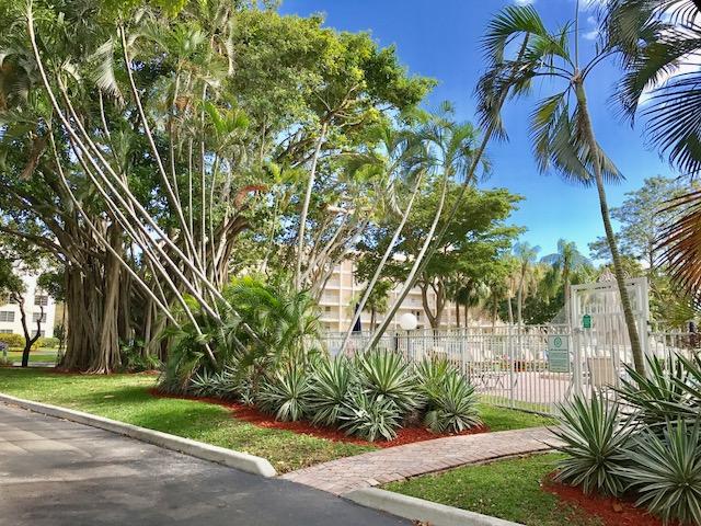 Palm-Aire Country Club Condo 14 - Residential Lease