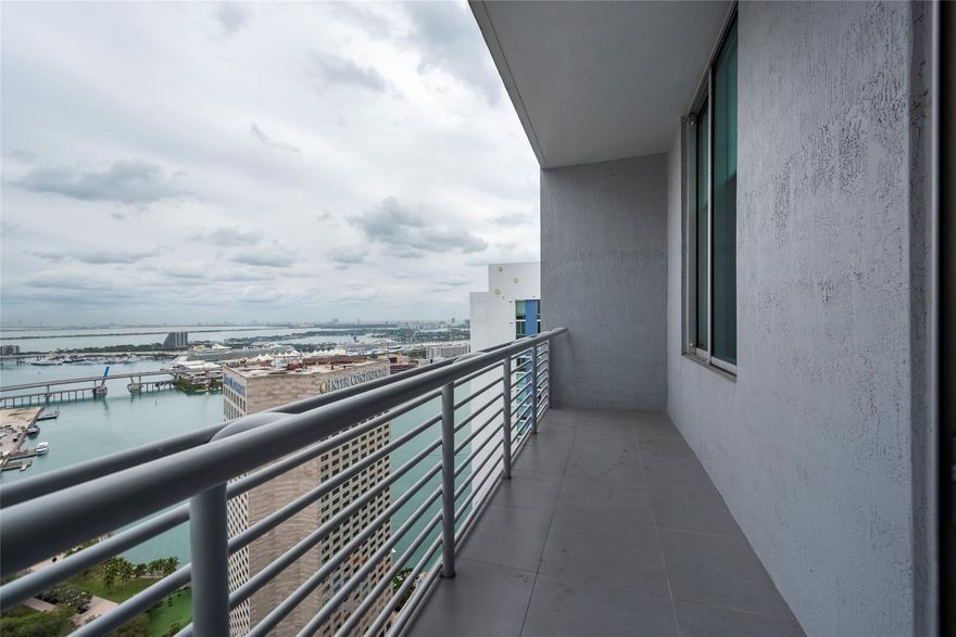 GREAT OPPORTUNITY TO RENT THIS ONE BEDROOM ONE BATHROOM LOWER PENTHOUSE AT ONE MIAMI LUXURY BUILDING WITH PANORAMIC VIEW OF BISCAYNE BAY, BAYFRONT PARK, MIAMI SKYLINE. TILE/PORCELAIN FLOORS, WASHER AND DRYER IN UNIT. SPACIOUS BALCONY. .ONE ASSIGNED PARKING SPACE. ENJOY RESORT STYLE AMMENITIES, TWO SPARKLING SWIMMING POOLS, 2 STATE OF THE ART FITNESS CENTER, JACUZZY, SAUNA, BUSINESS CENTER, PARTY ROOMS, TESLA/EV CHARGING STATIONS, 24HR VALET/CONCIERGE. WATER/ INTERNET, CABLE TV INCLUDED IN RENT. EASY TO SHOW, GREAT LOCAION IN MIAMI DOWNTOWN, WALKING DISTANCES TO FO THE FINANTIAL DISTRICT, BRICKELL, BAYSIDE MALL AND MORE!