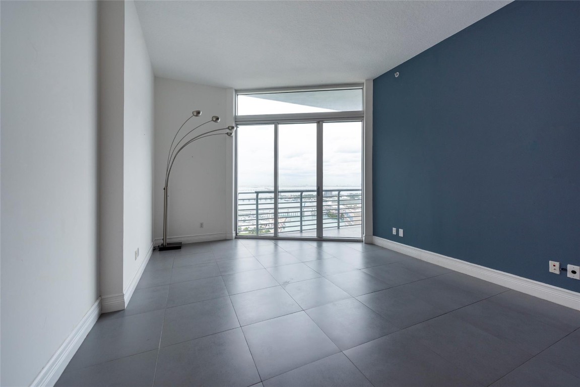 325 S Biscayne Boulevard LPH16