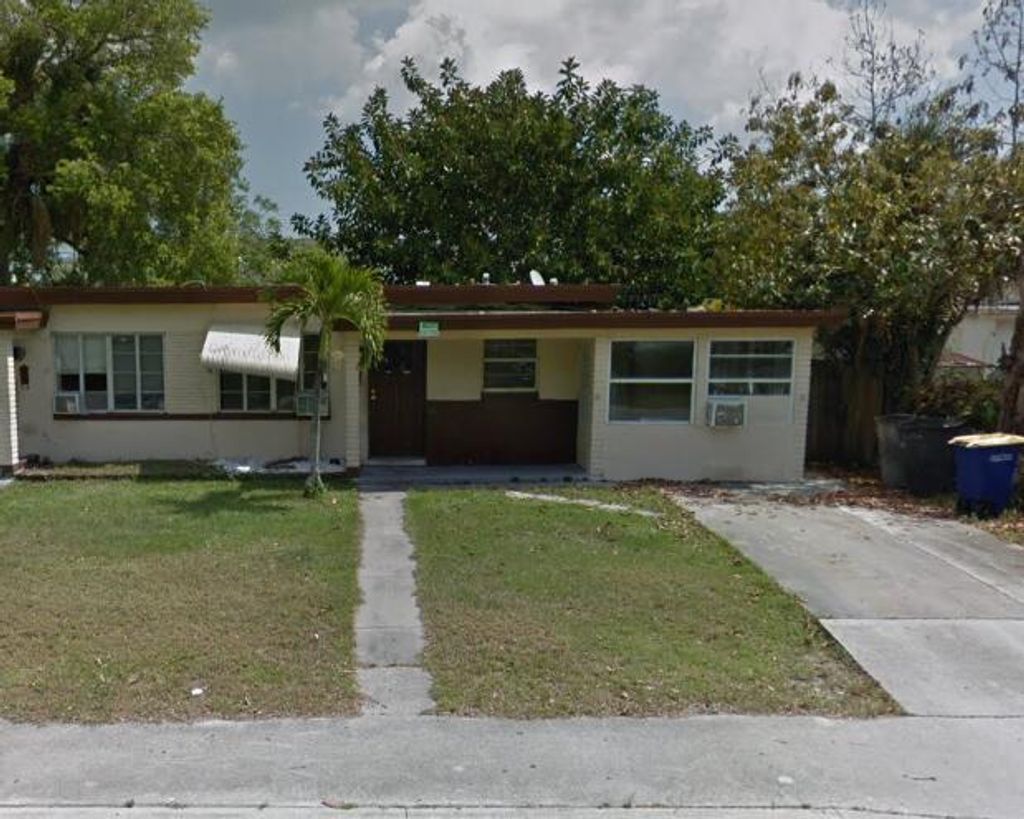 Photo of 618 S 6th Street, Fort Pierce, FL 34950 (MLS # R11064231)