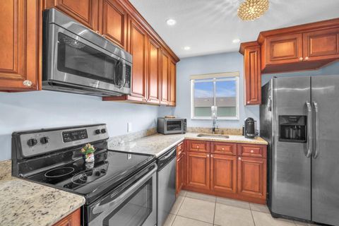 200 Waterway Dr 309 Lantana FL 33462